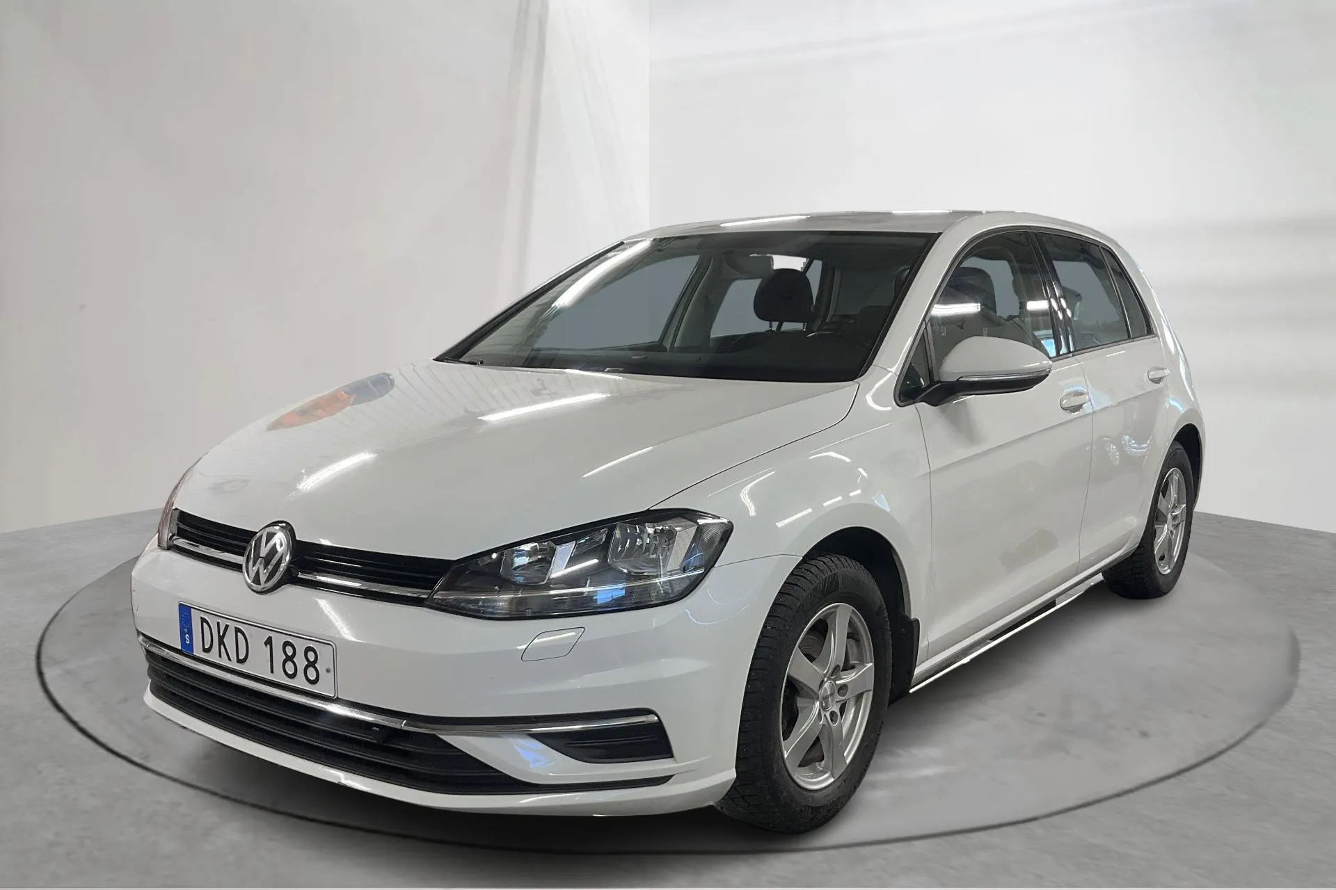 Presentation photo 1 of 14: VW Golf VII 1.0 TSI 5dr (110hk) - 130 000 km - Manual - white - 2018