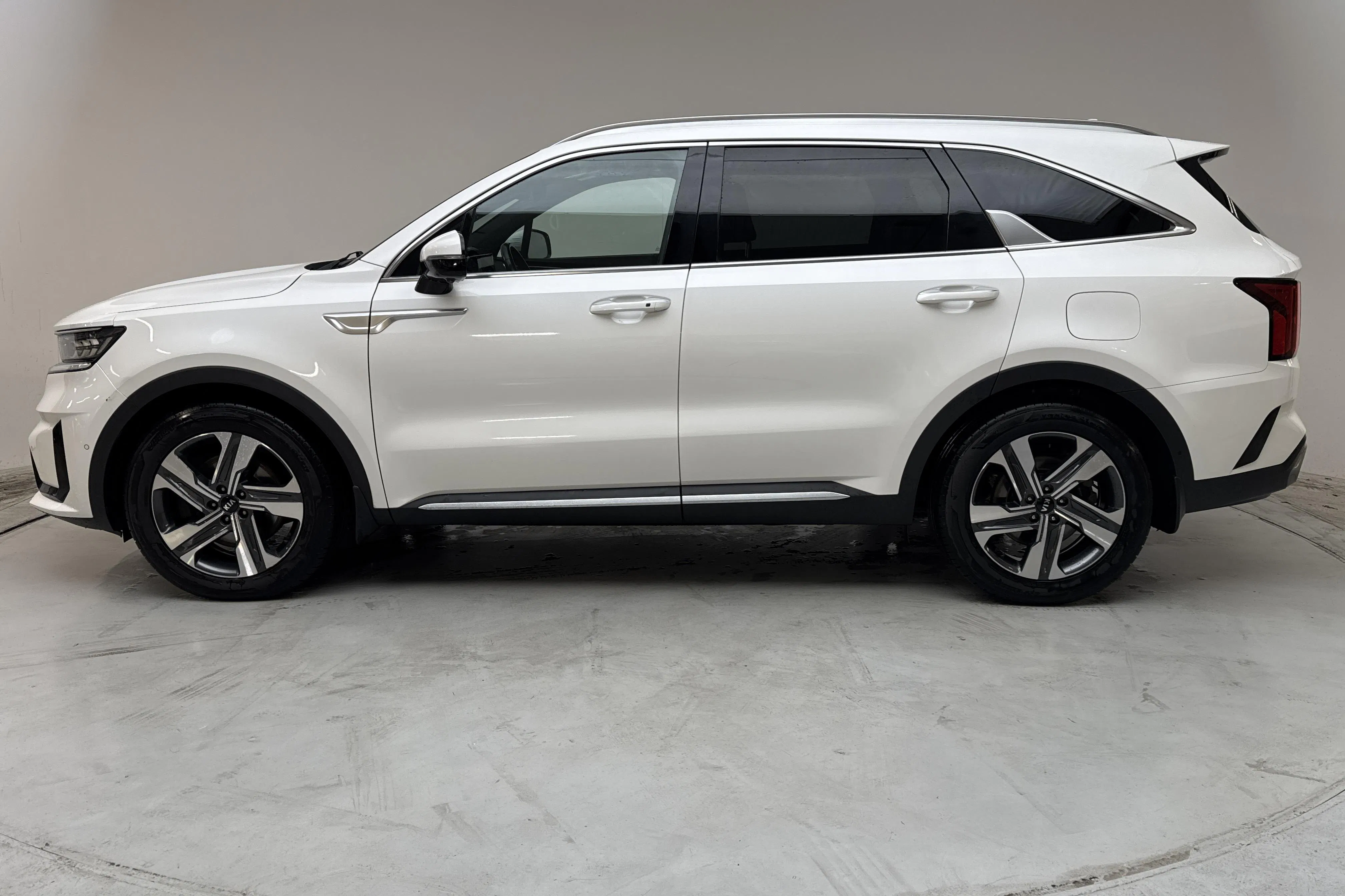Presentation photo 2 of 16: KIA Sorento 2.2 CRDi AWD (202hk) - 140 110 km - Automatic - white - 2021