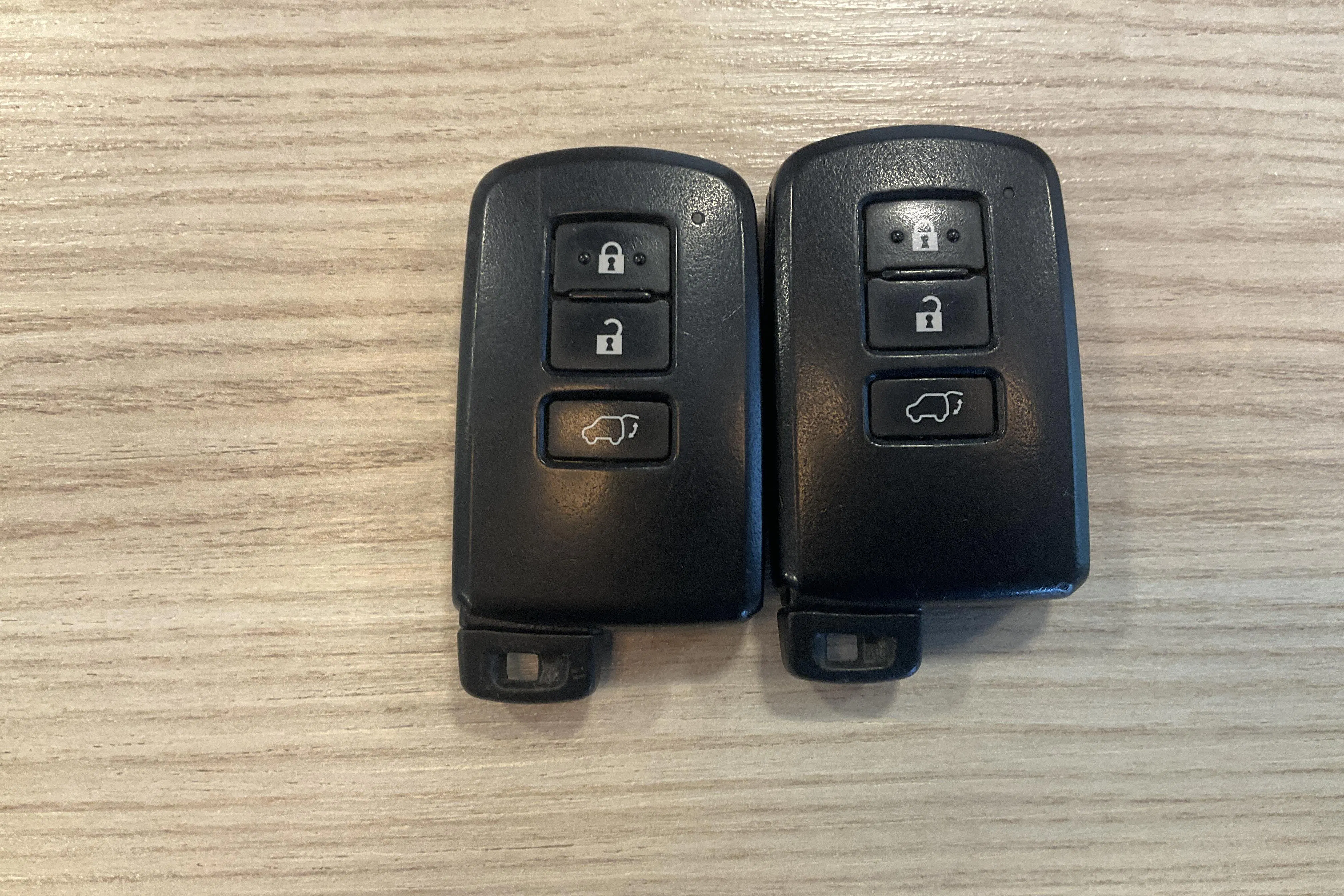 Presentationsfoto 13 av 13: Toyota RAV4 2.5 HSD AWD (197hk) - 11 931 mil - Automat - röd - 2019