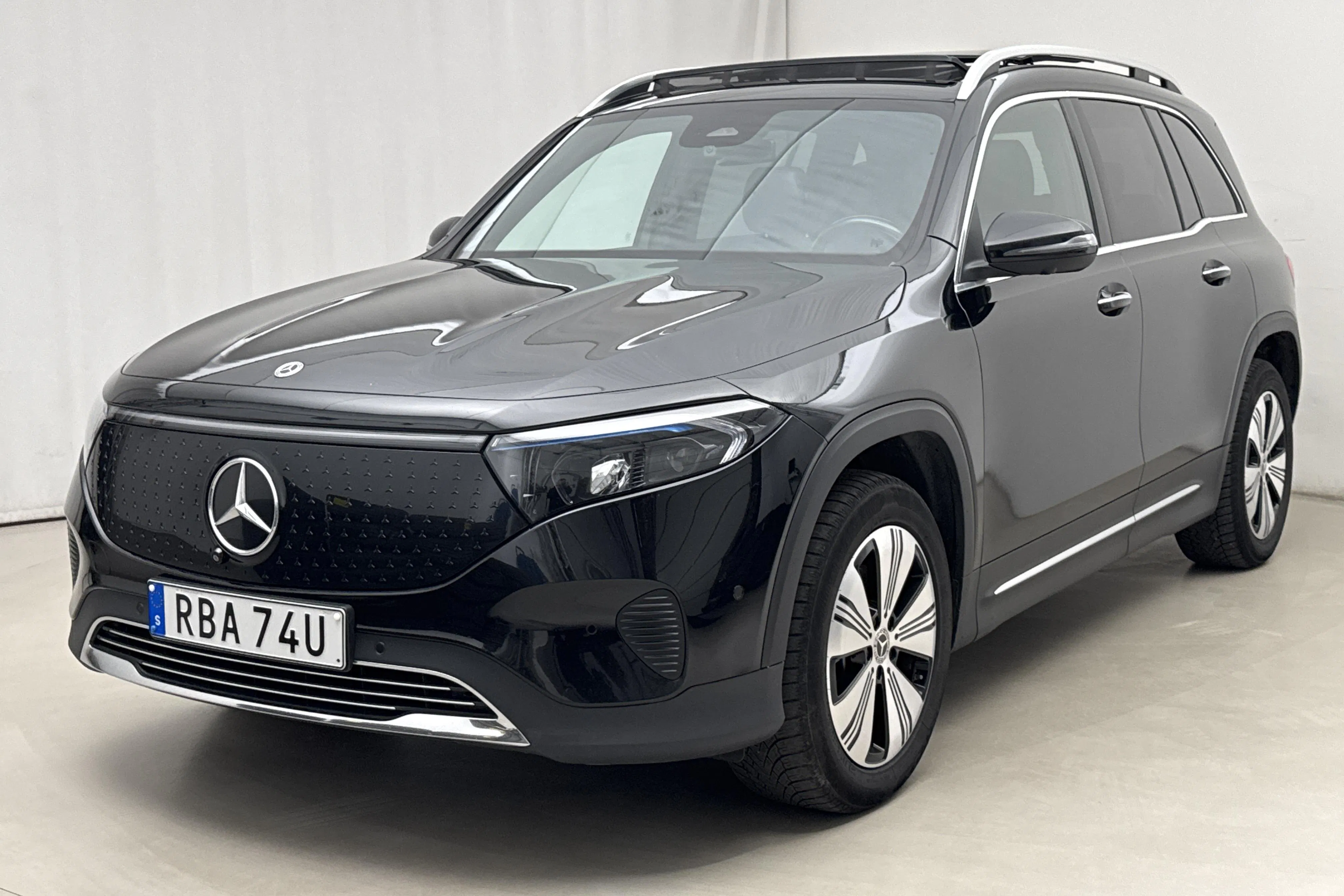 Presentationsfoto 1 av 25: Mercedes EQB 250+ X243 (190hk) - 18 360 mil - Automat - svart - 2024