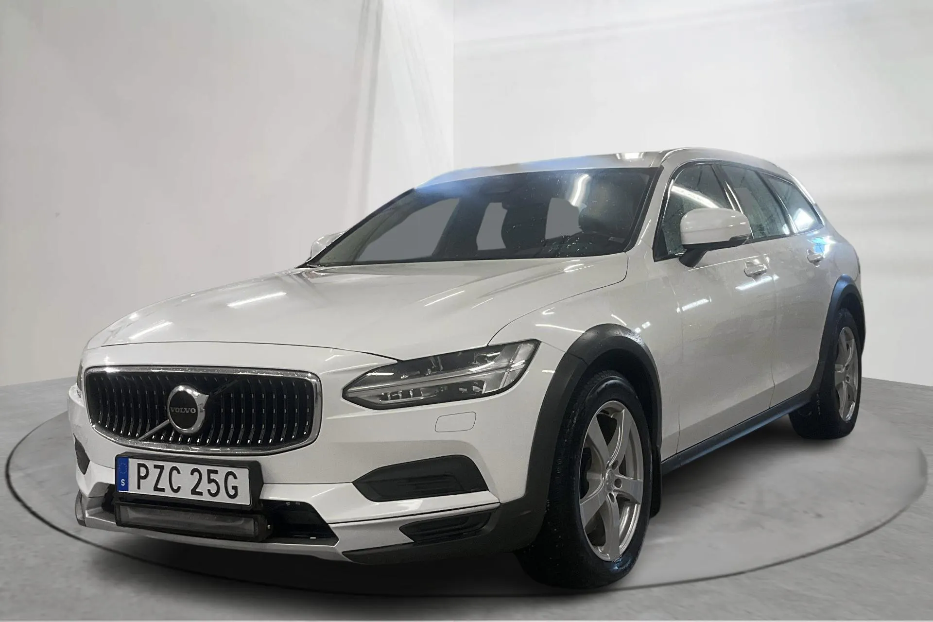 Presentation photo 1 of 21: Volvo V90 B4 Cross Country AWD Mildhybrid, Diesel (197hk) - 318 700 km - Automatic - white - 2023