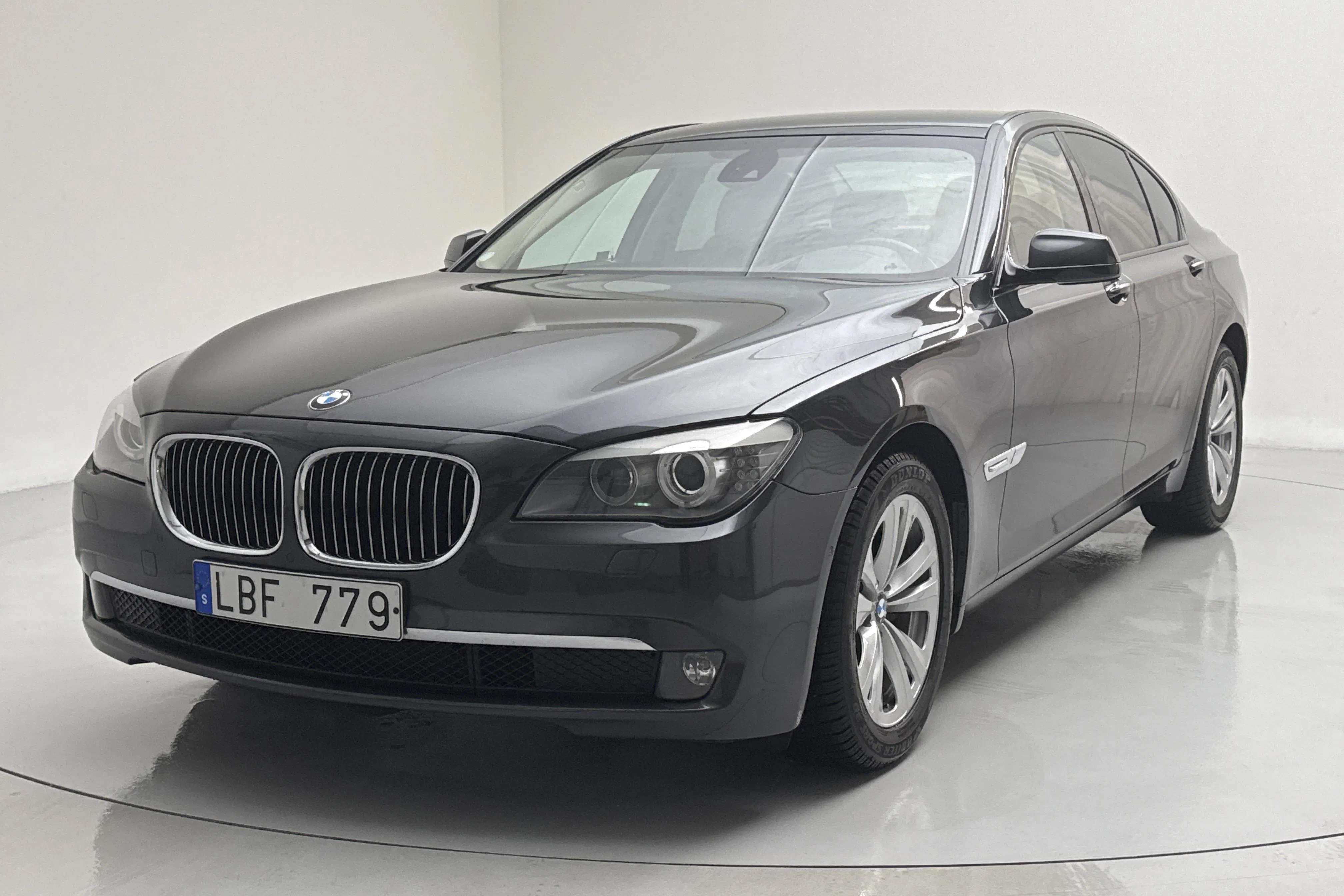 Presentation photo 1 of 16: BMW 730d Sedan, F01 (245hk) - 140 390 km - Automatic - dark grey - 2011