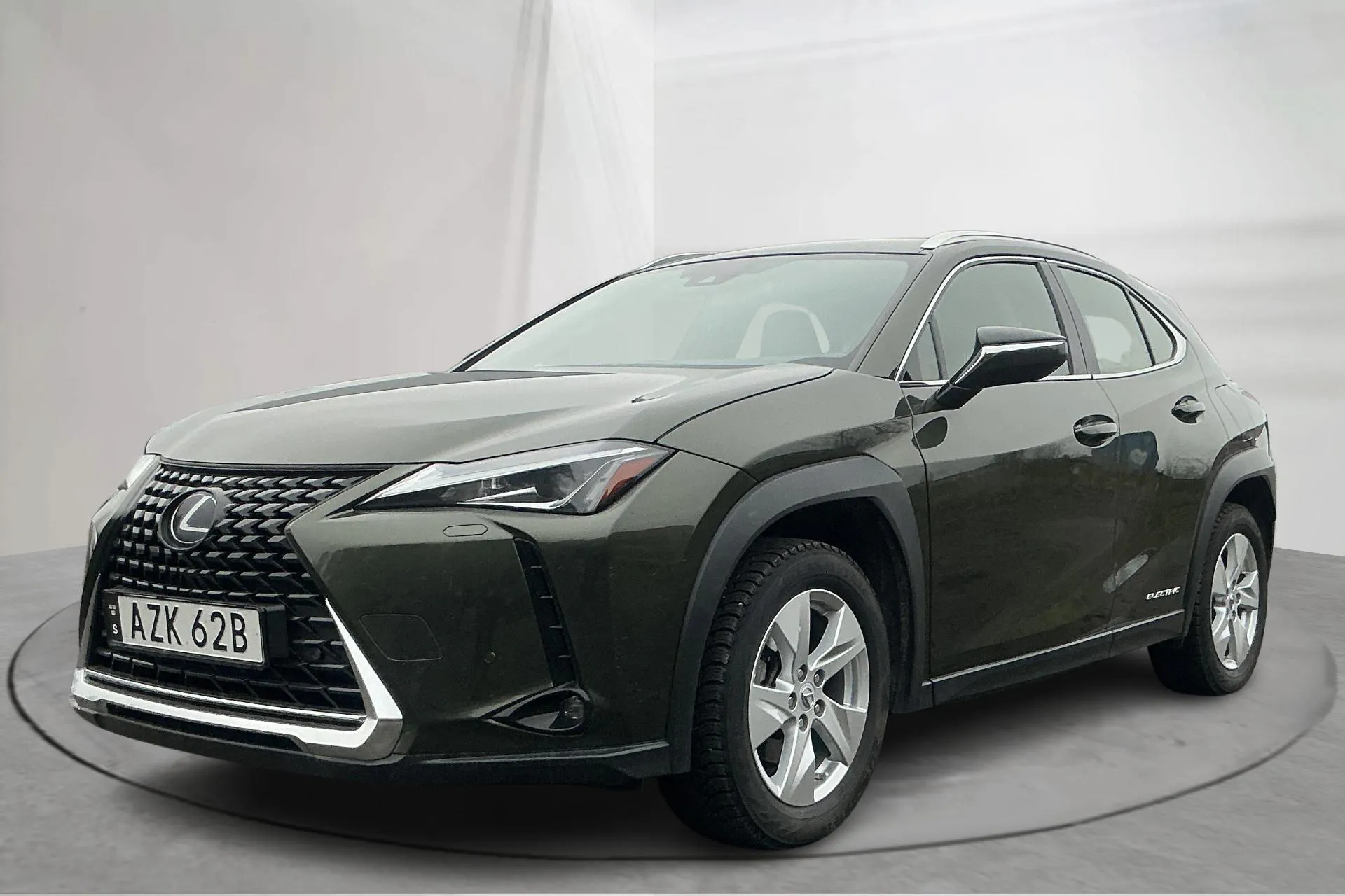 Presentation photo 1 of 17: Lexus UX 300e (204hk) - 63 940 km - Automatic - green - 2021