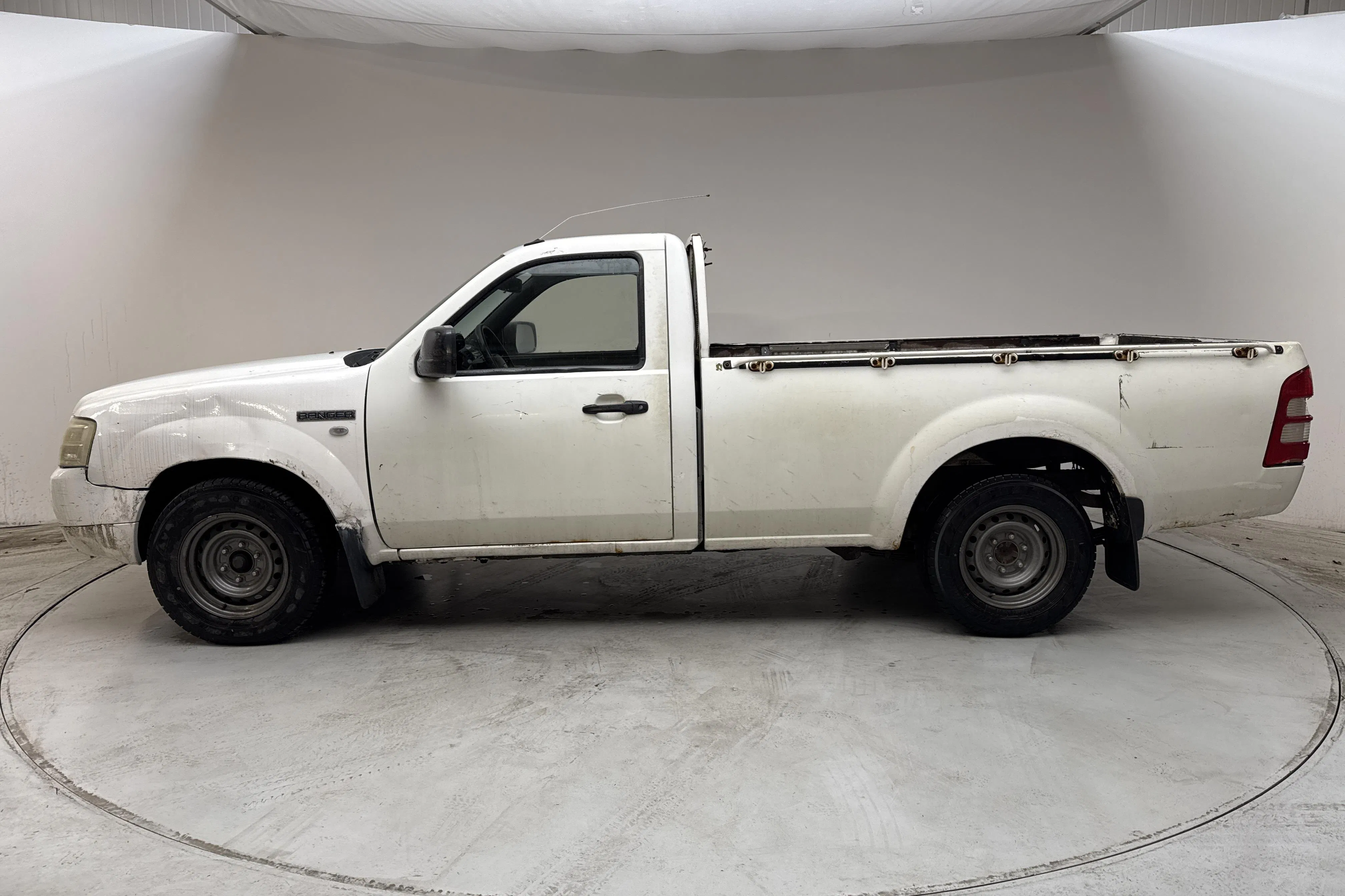 Presentation photo 2 of 9: Ford Ranger 2.5 TDCi 2WD (143hk) - 60 380 km - Manual - white - 2008