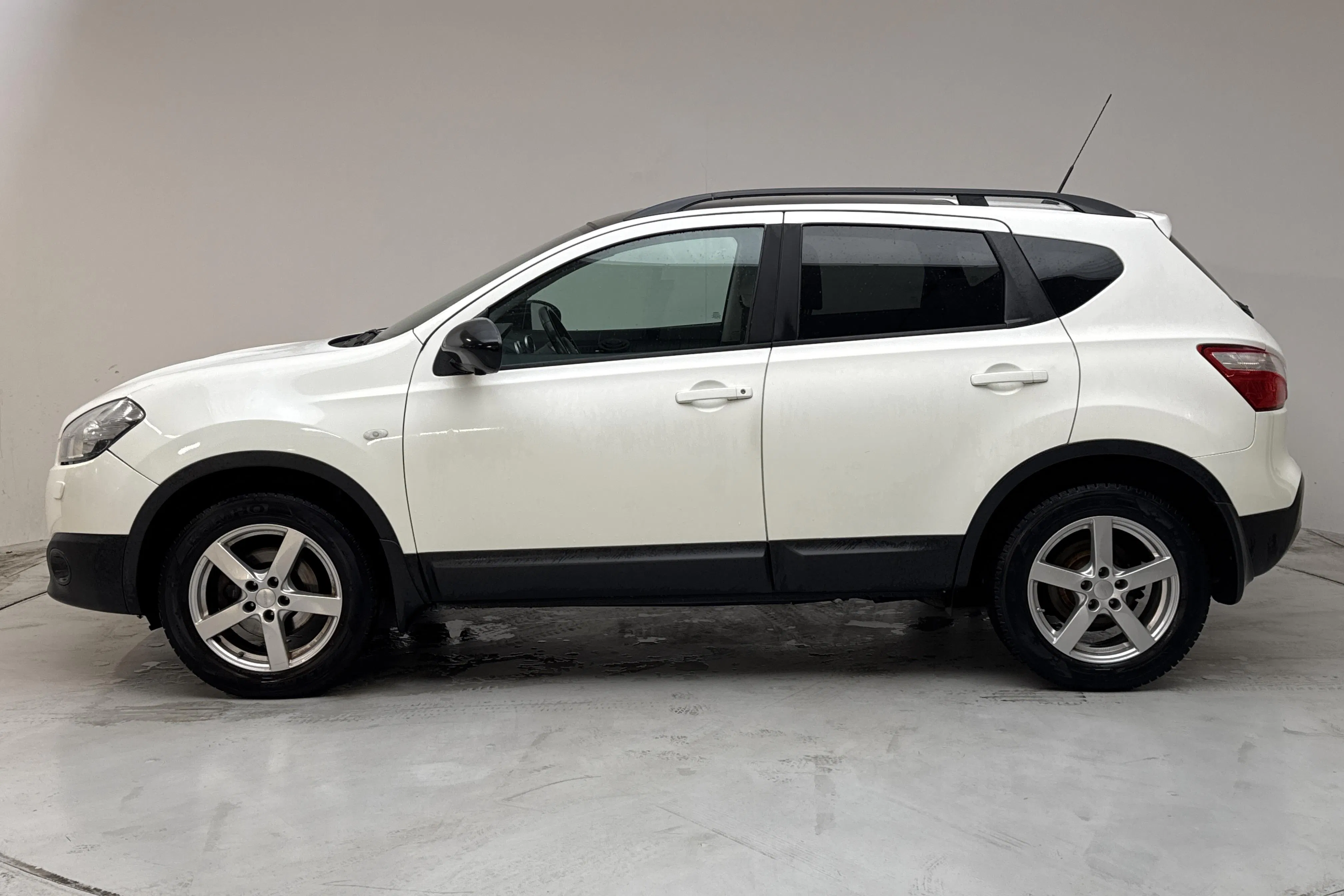 Presentationsfoto 2 av 16: Nissan Qashqai 1.6 (117hk) - 12 335 mil - Automat - vit - 2013