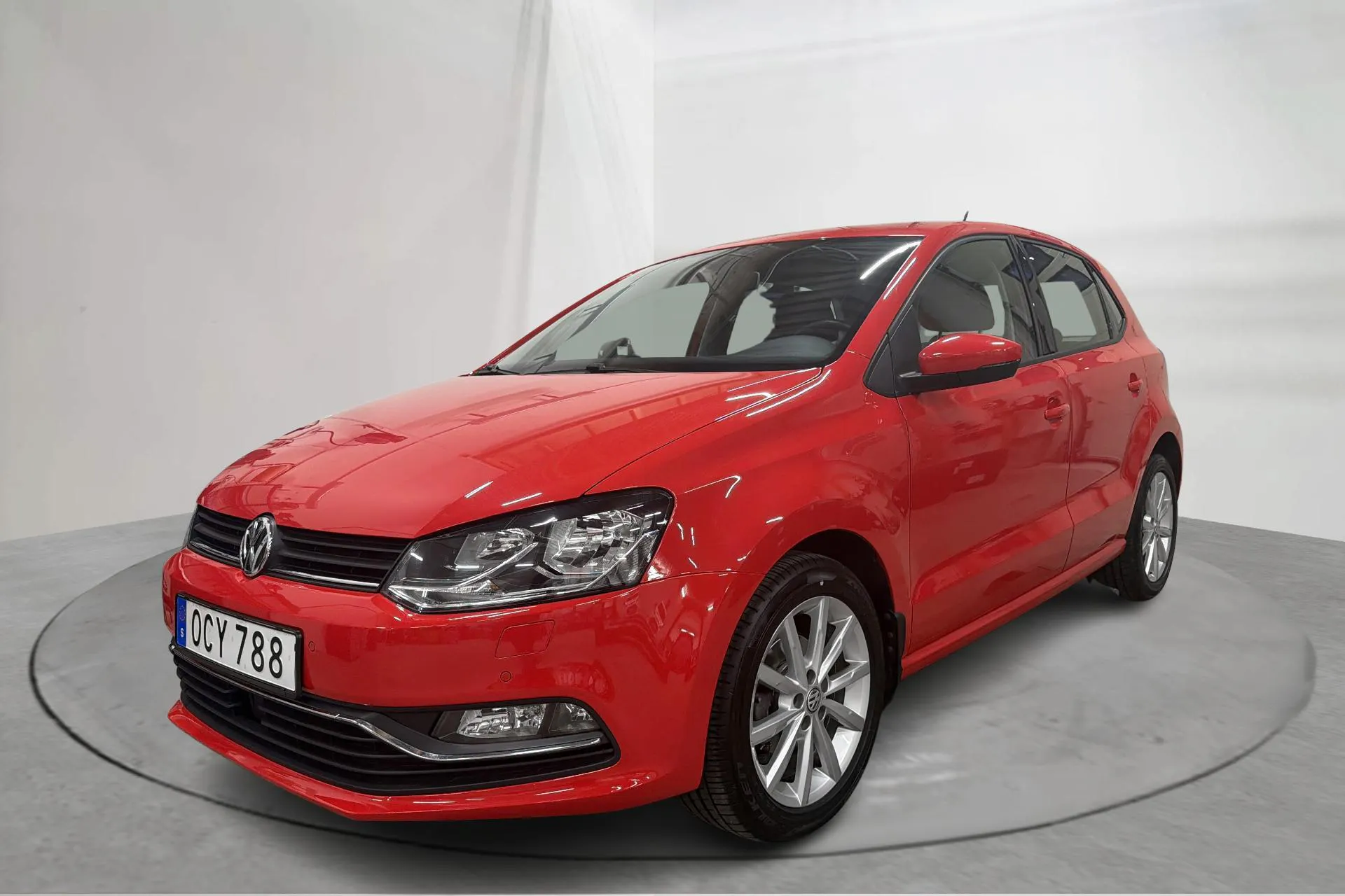 Presentationsfoto 1 av 13: VW Polo 1.2 TSI 5dr (90hk) - 3 874 mil - Automat - röd - 2016