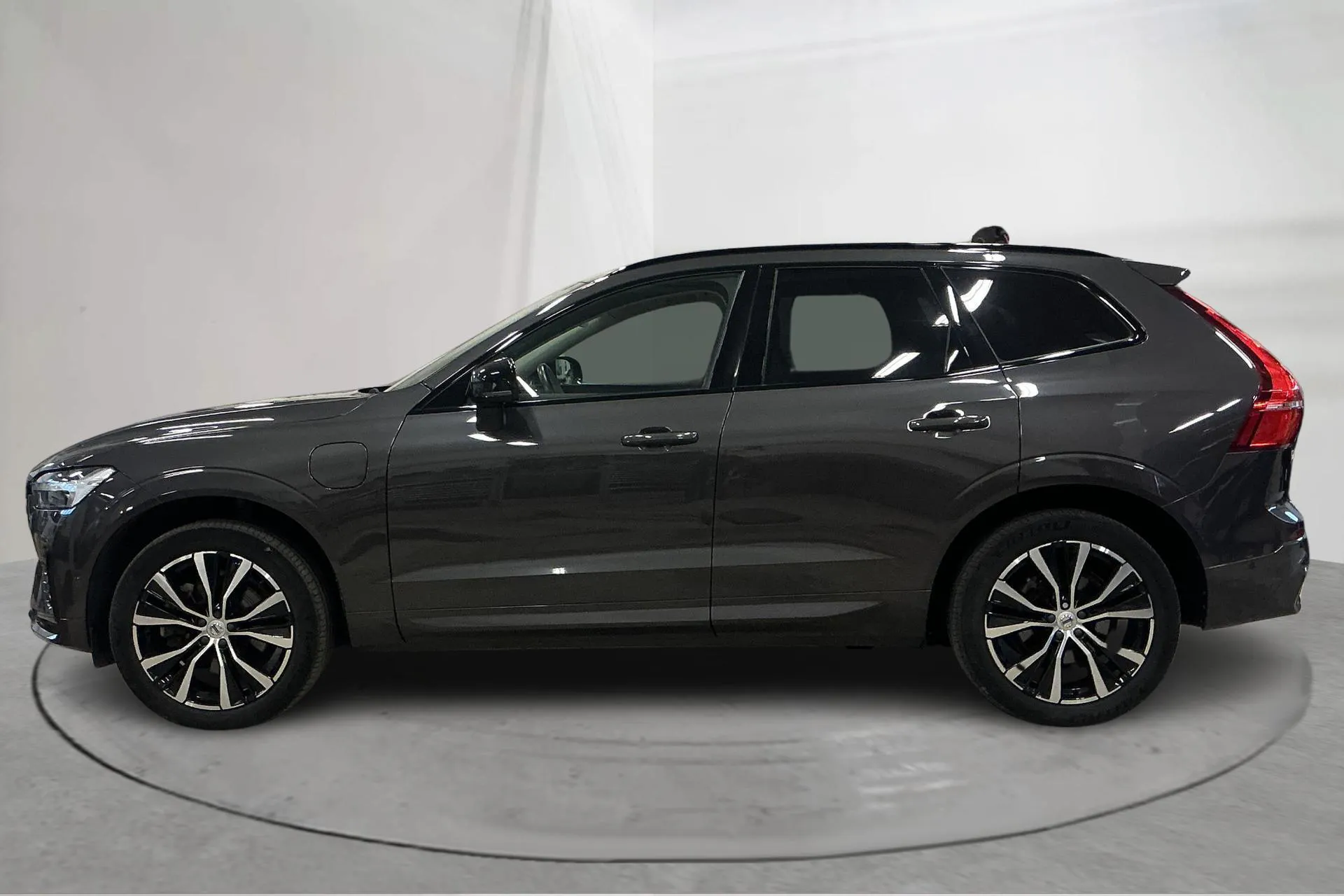 Presentationsfoto 2 av 21: Volvo XC60 T6 AWD Recharge (350hk) - 15 694 mil - Automat - grå - 2023