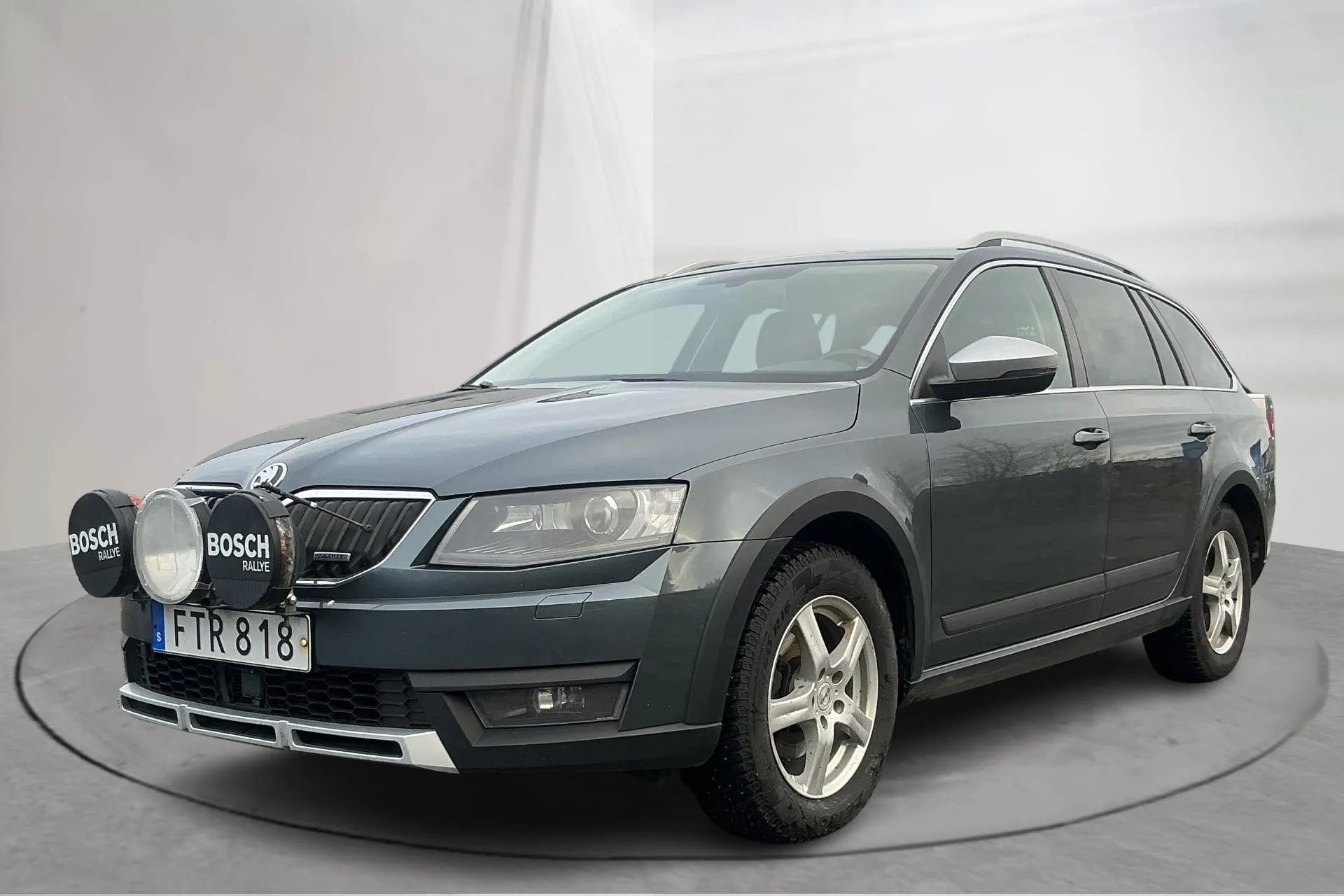 Presentationsfoto 1 av 15: Skoda Octavia Scout II 2.0 TDI 4X4 (150hk) - 23 423 mil - Manuell - grå - 2016