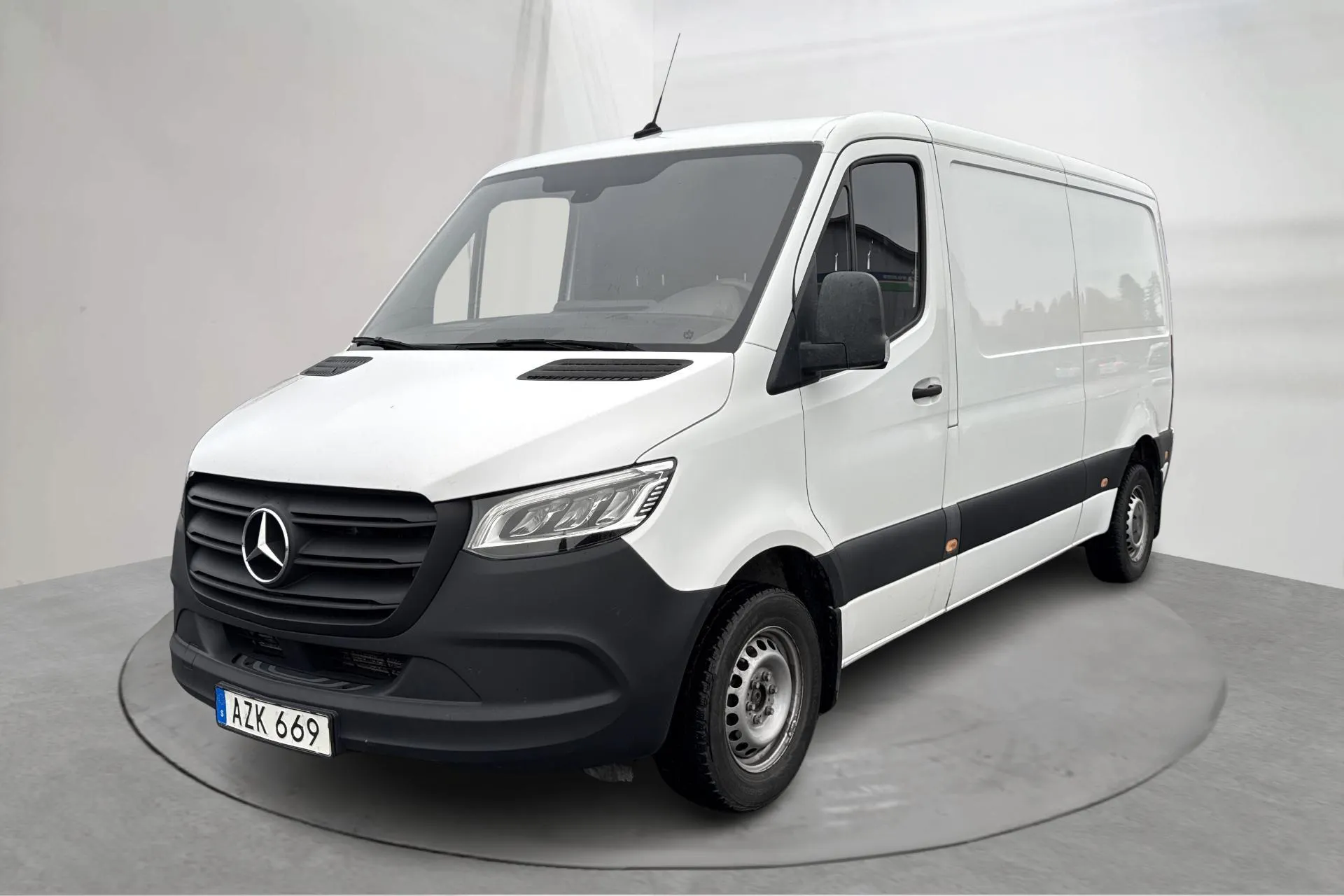 Presentation photo 1 of 16: Mercedes Sprinter 211 CDI Skåp 2WD (114hk) - 144 210 km - Automatic - white - 2019