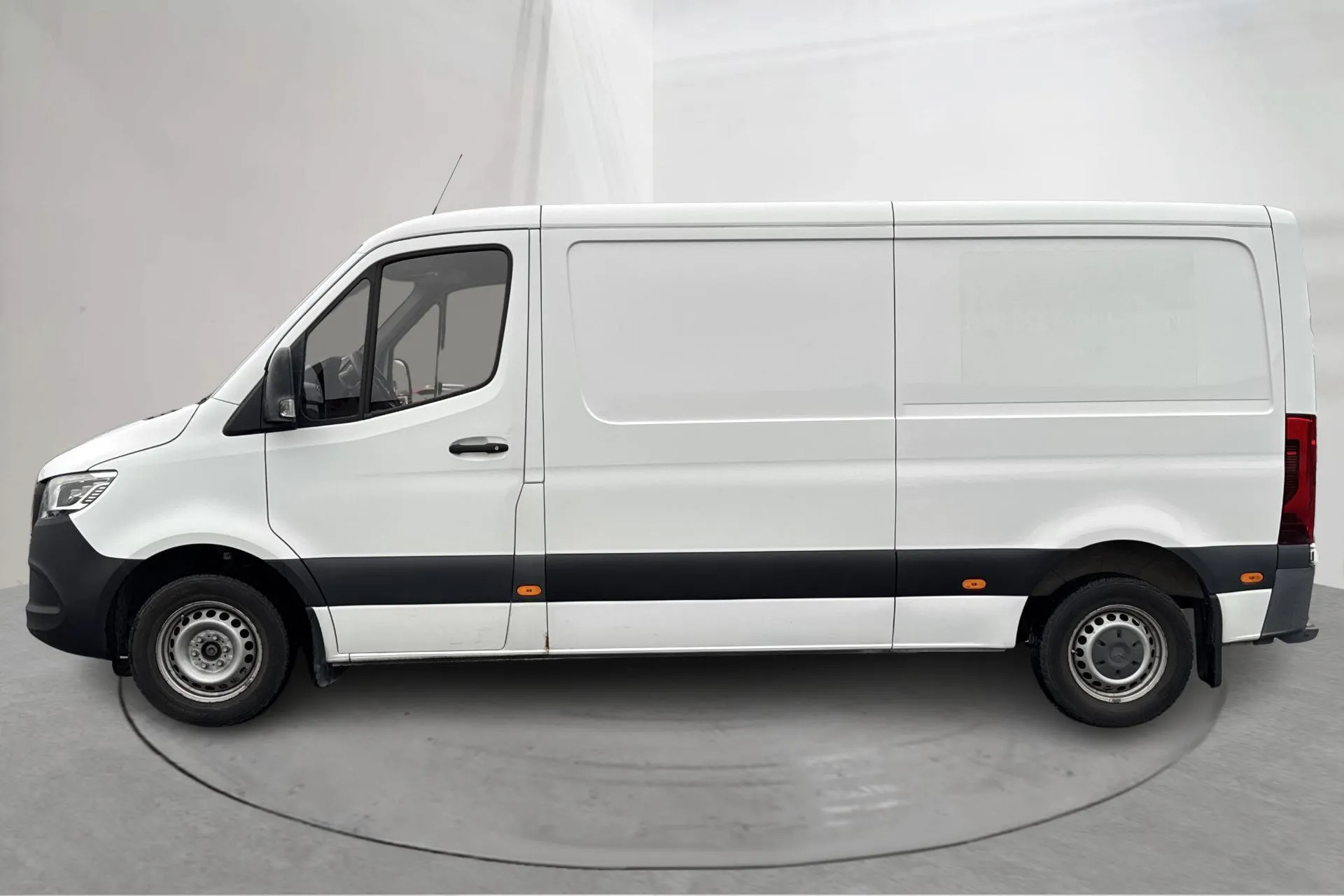 Presentation photo 2 of 16: Mercedes Sprinter 211 CDI Skåp 2WD (114hk) - 144 210 km - Automatic - white - 2019