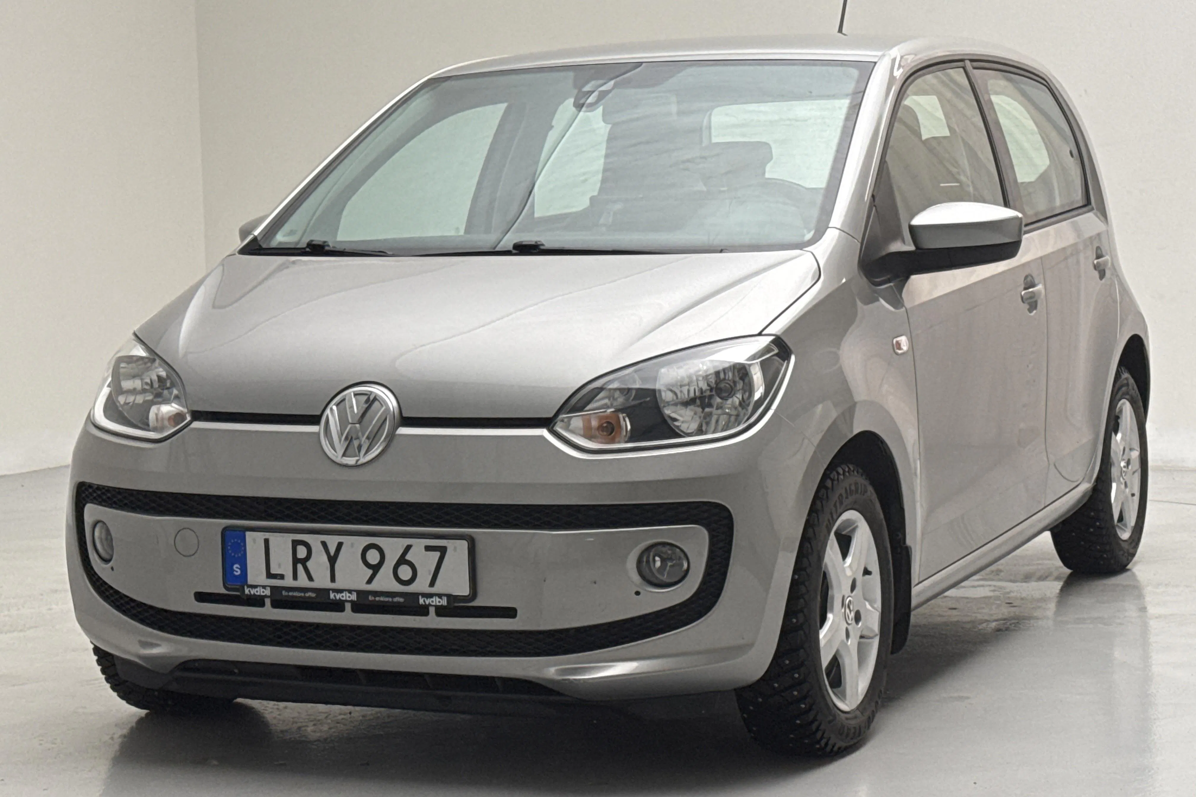Presentationsfoto 1 av 12: VW up! 1.0 5dr (75hk) - 4 030 mil - Automat - silver - 2015