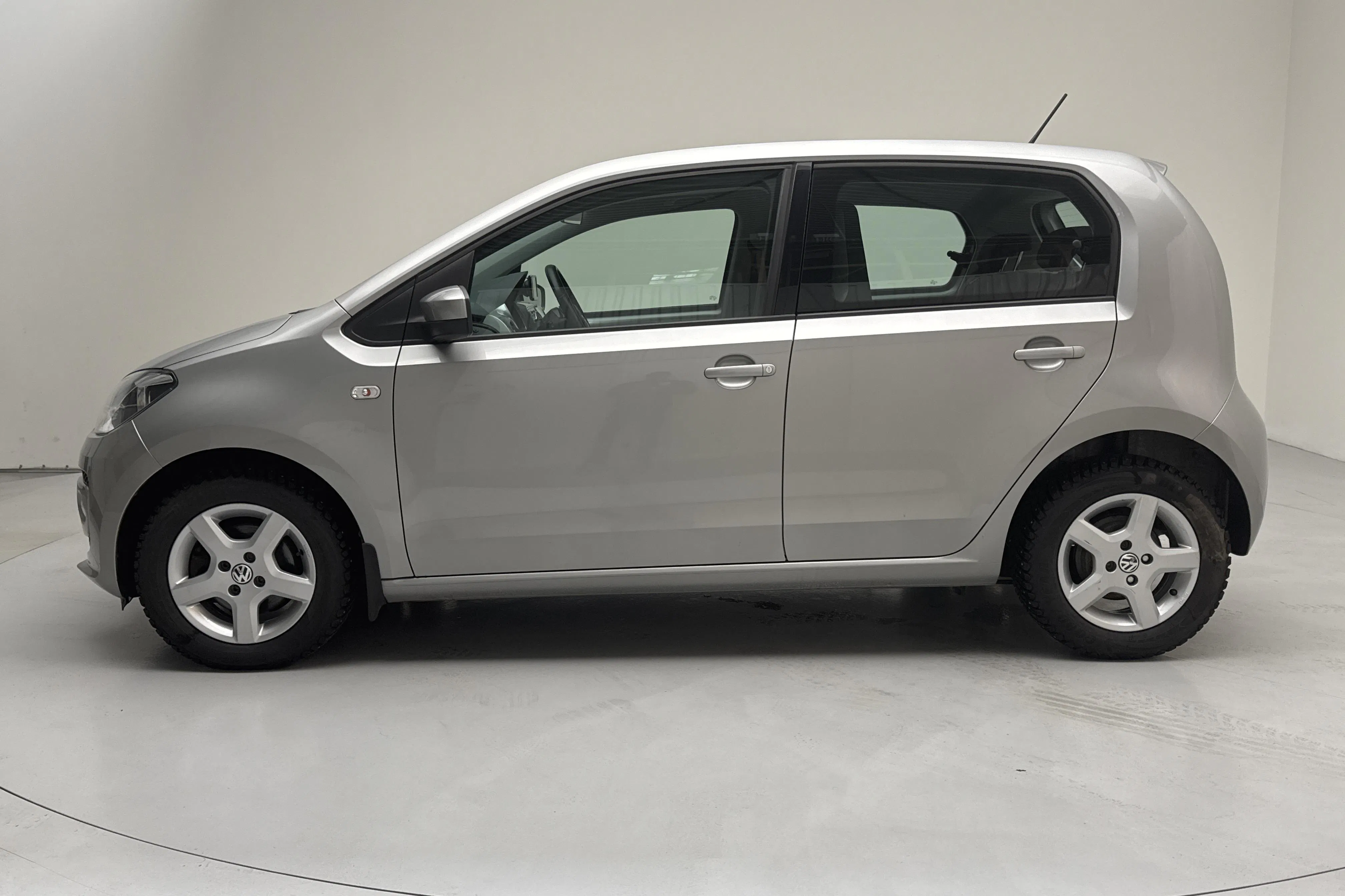 Presentationsfoto 2 av 12: VW up! 1.0 5dr (75hk) - 4 030 mil - Automat - silver - 2015