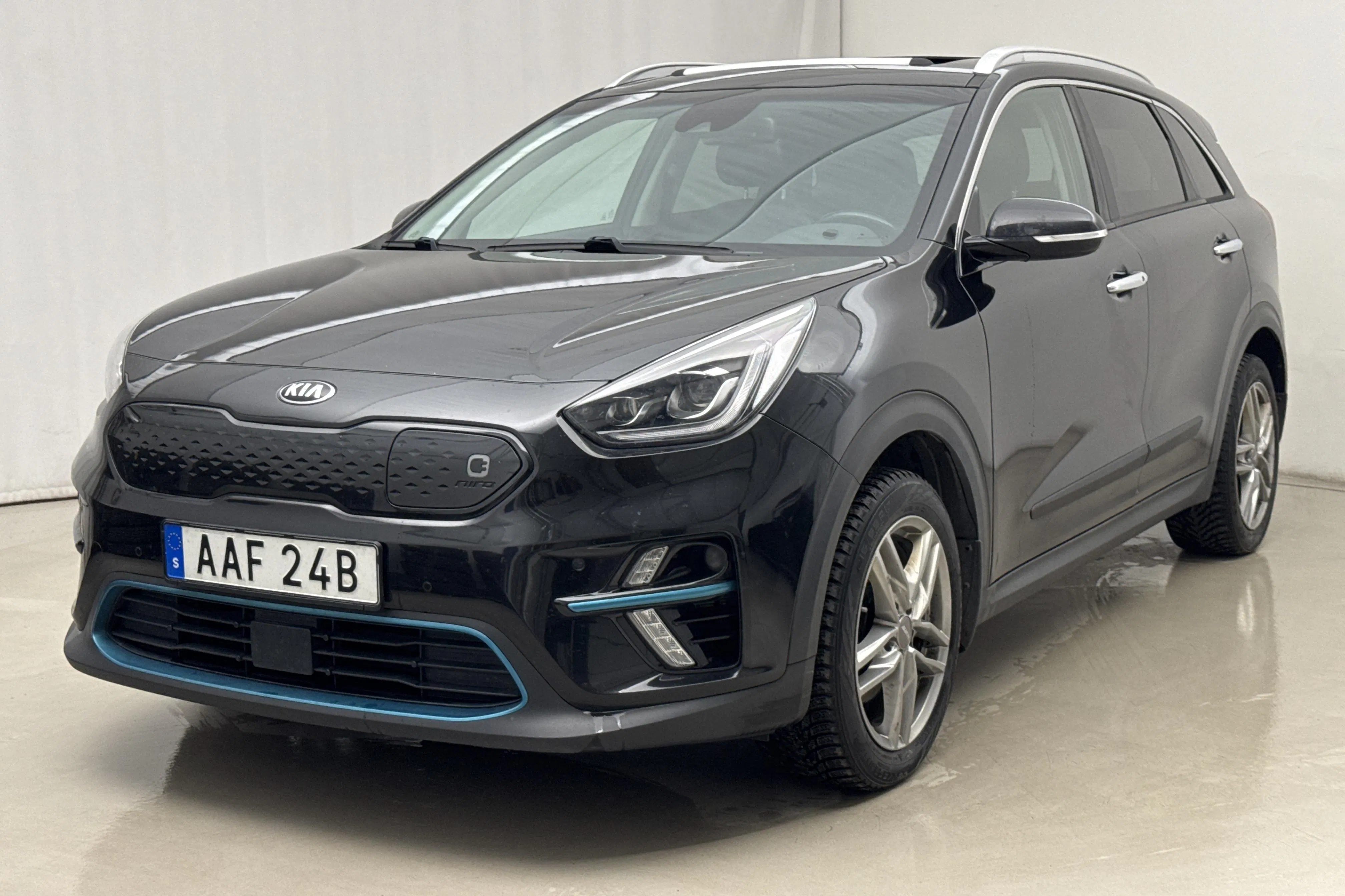 Presentationsfoto 1 av 25: KIA e-Niro 64kWh (204hk) - 16 276 mil - Automat - svart - 2019