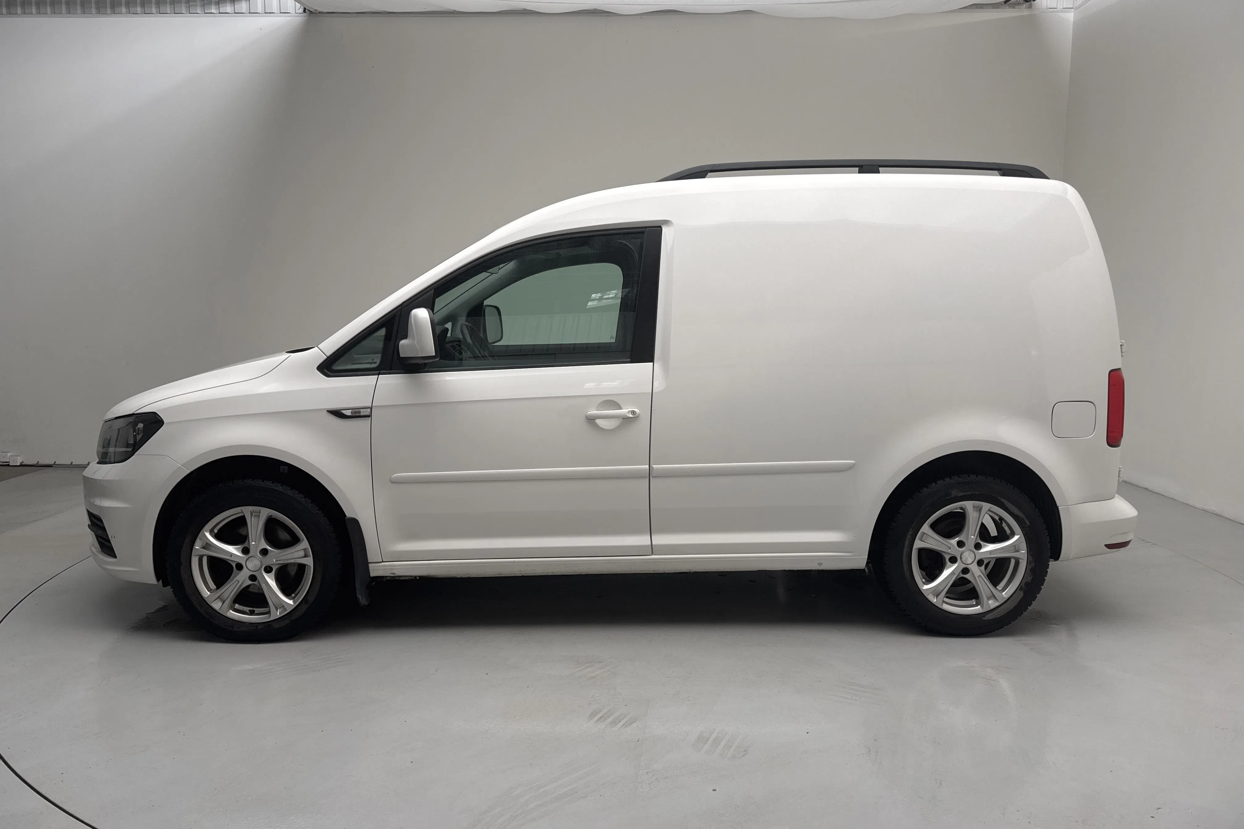 Presentation photo 2 of 13: VW Caddy 2.0 TDI Skåp (102hk) - 139 150 km - Automatic - white - 2016