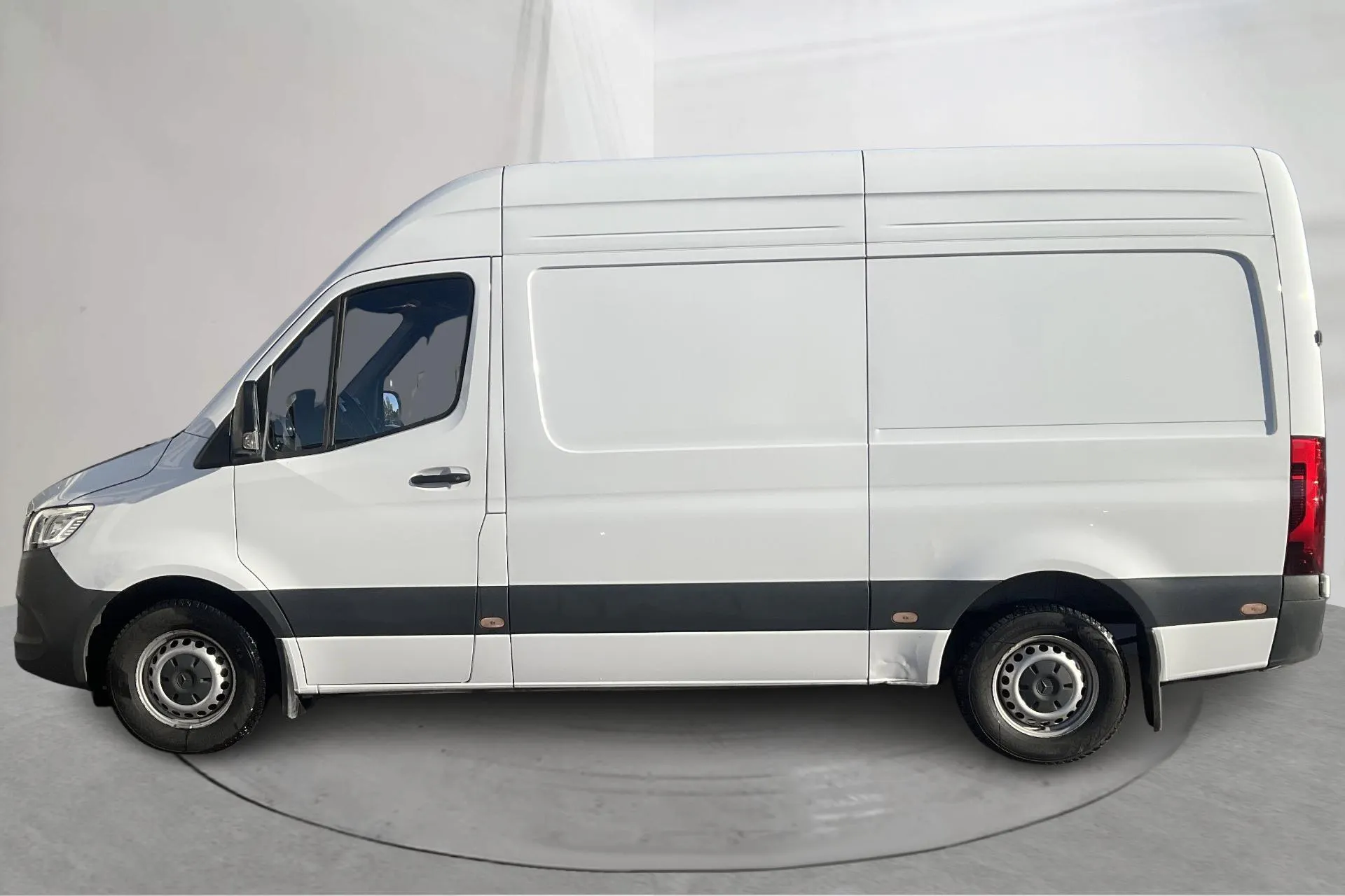 Presentation photo 2 of 17: Mercedes Sprinter 317 CDI Skåp RWD (170hk) - 70 180 km - Automatic - white - 2024