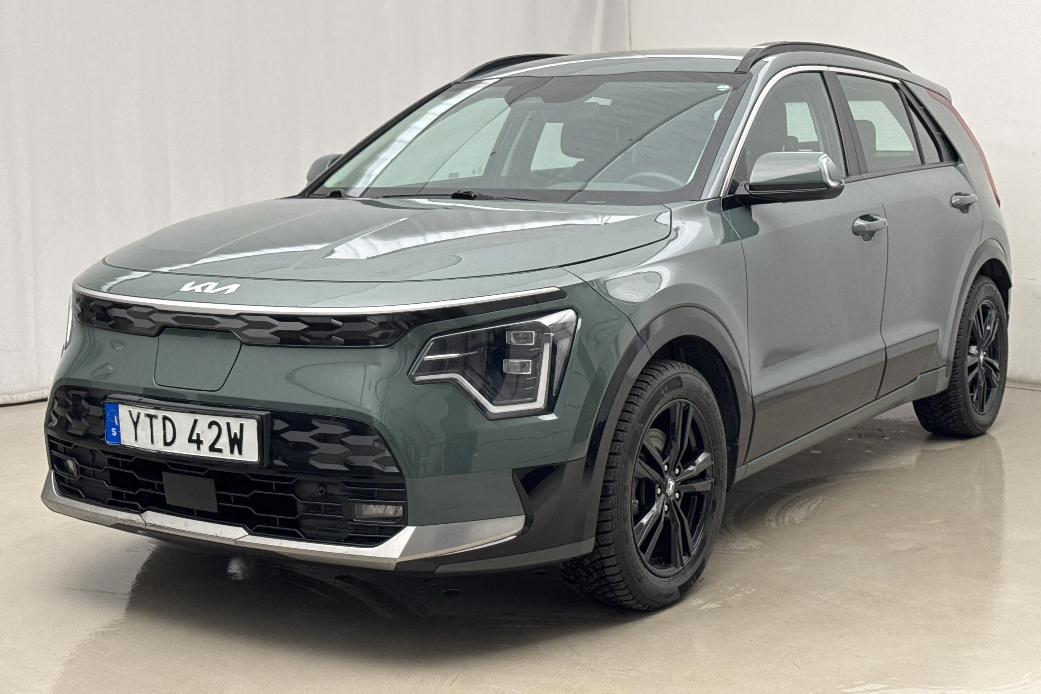 Presentationsfoto 1 av 22: KIA Niro EV 65kWh (204hk) - 3 779 mil - Automat - grön - 2023