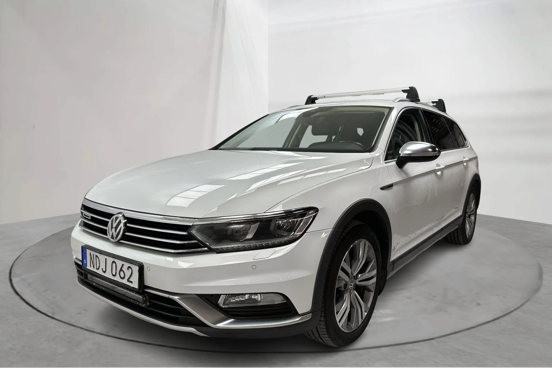 Presentationsfoto 1 av 16: VW Passat Alltrack 2.0 TDI 4MOTION (190hk) - 17 894 mil - Automat - vit - 2018