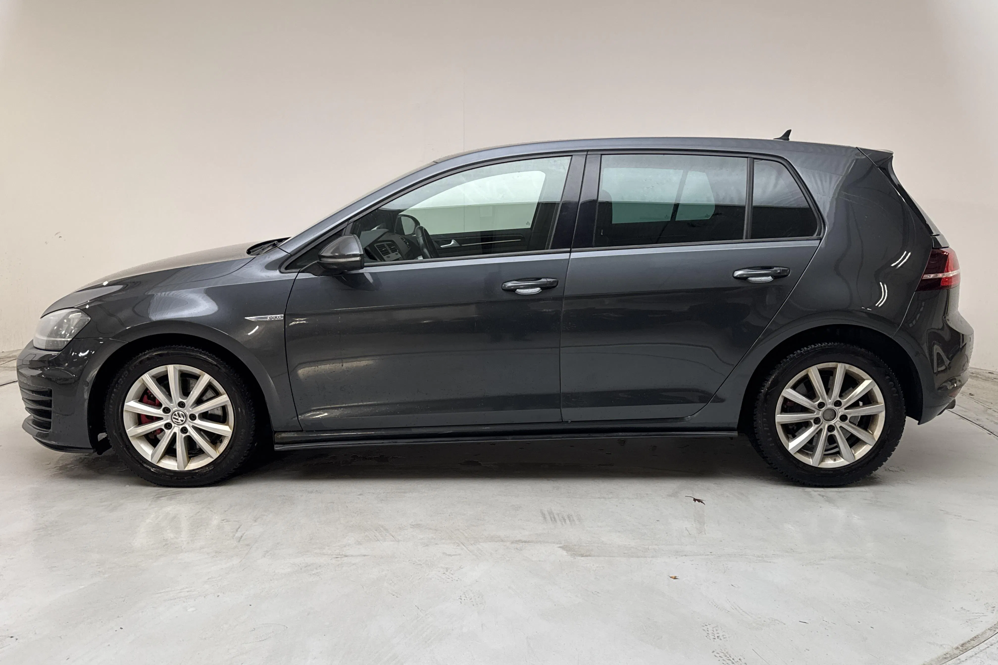 Presentationsfoto 2 av 14: VW Golf VII GTD 2.0 5dr (184hk) - 19 411 mil - Automat - Mörkgrå - 2014
