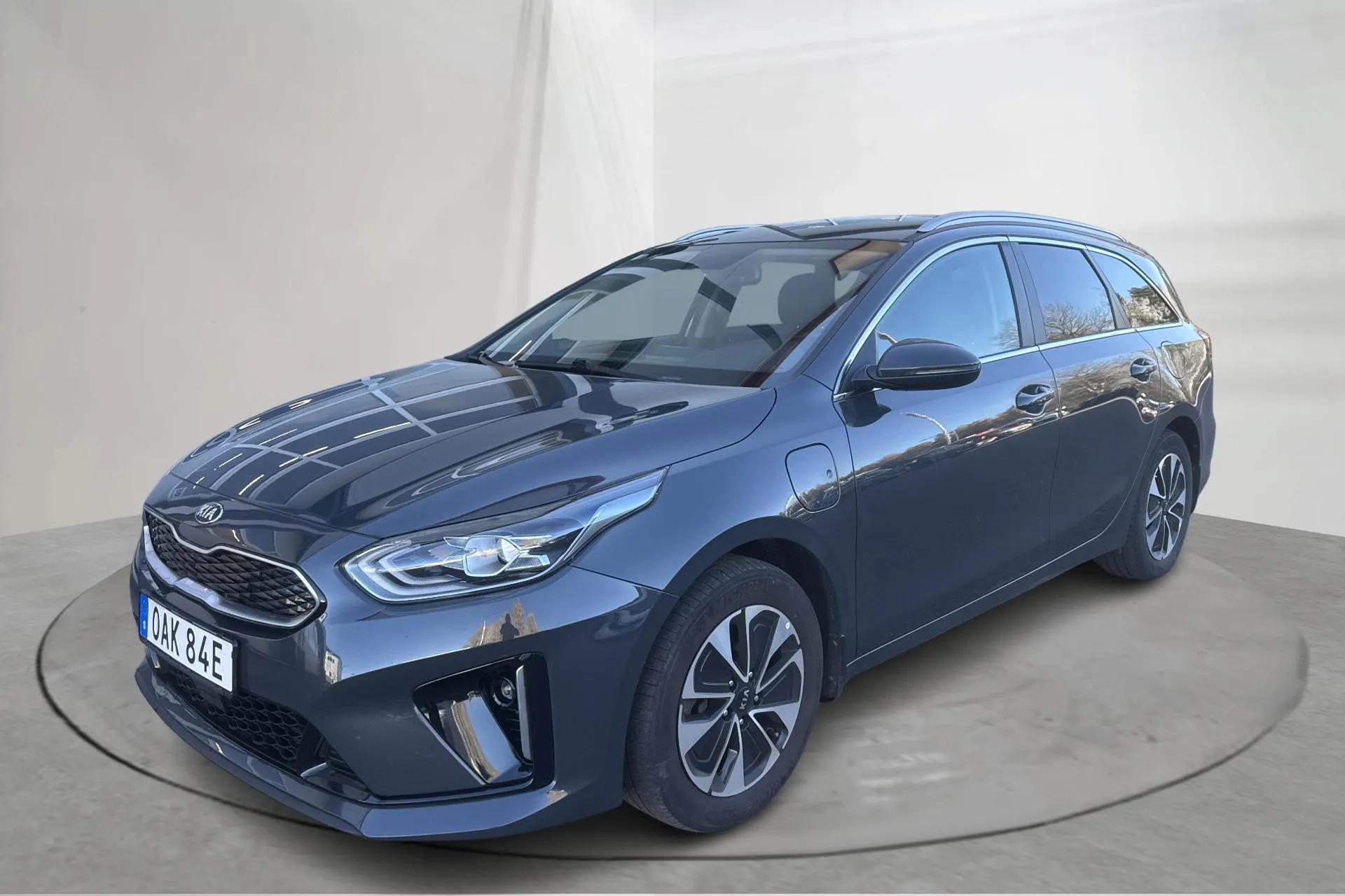 Presentationsfoto 1 av 20: KIA Ceed 1.6 Plug-in Hybrid SW (141hk) - 8 056 mil - Automat - grå - 2021