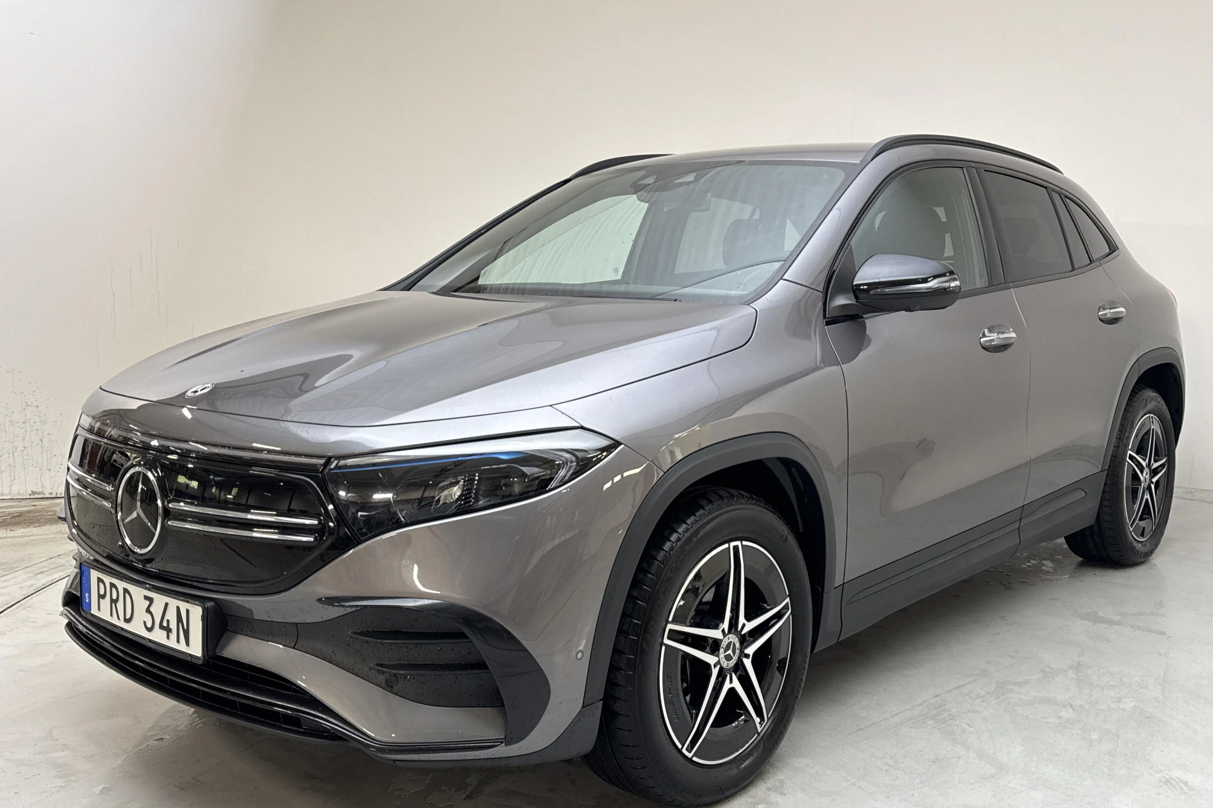 Presentation photo 1 of 17: Mercedes EQA 300 4Matic H243 (228hk) - 53 230 km - Automatic - dark grey - 2024