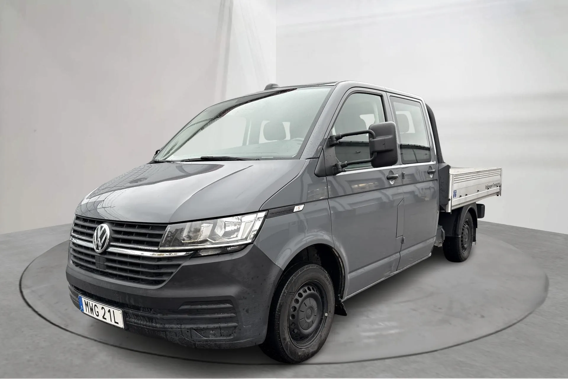 Presentationsfoto 1 av 13: VW Transporter Pickup T6.1 TDI (110hk) - 7 929 mil - Manuell - grå - 2023