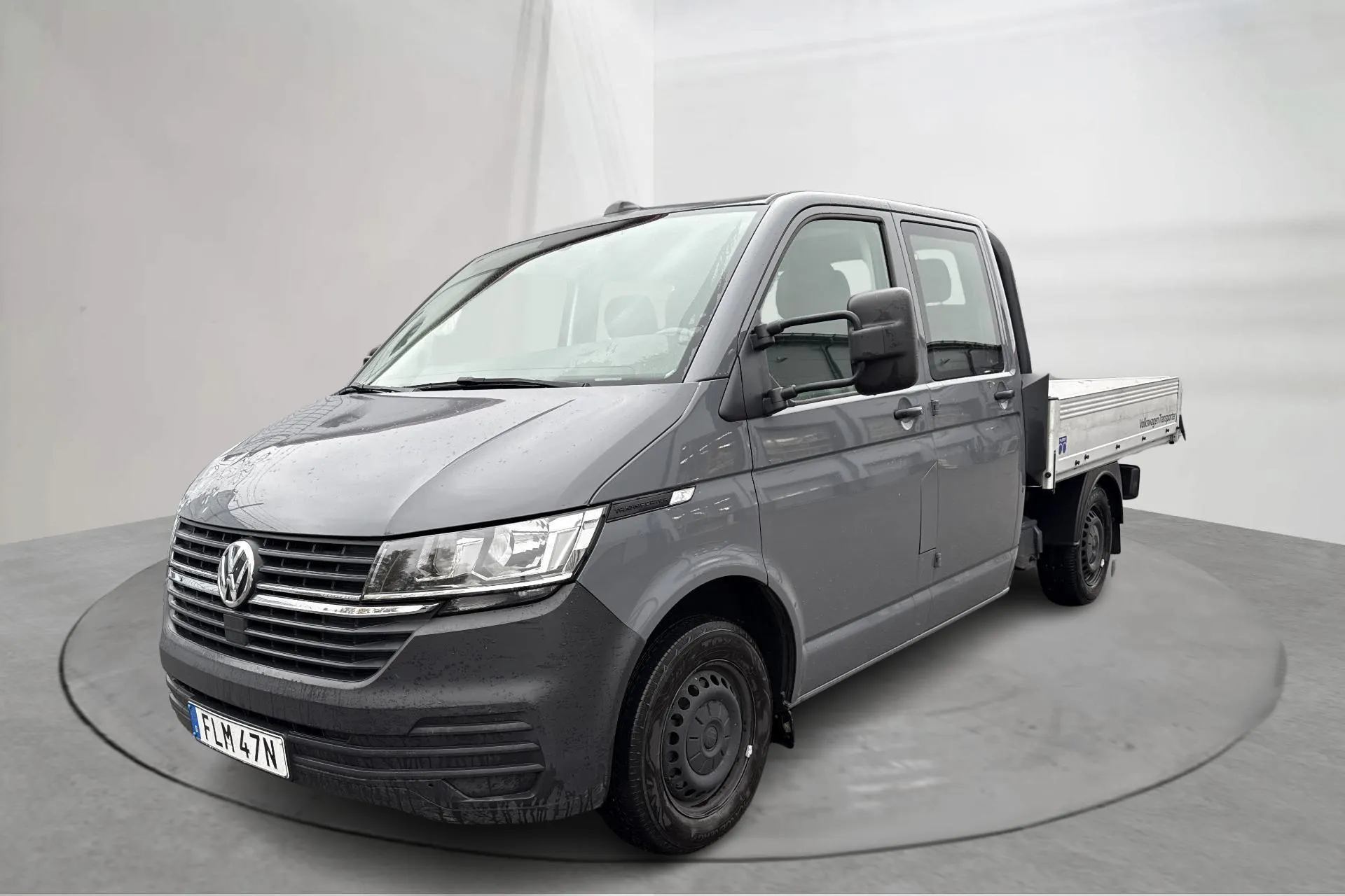 Presentationsfoto 1 av 14: VW Transporter Pickup T6.1 TDI (110hk) - 9 540 mil - Manuell - grå - 2022