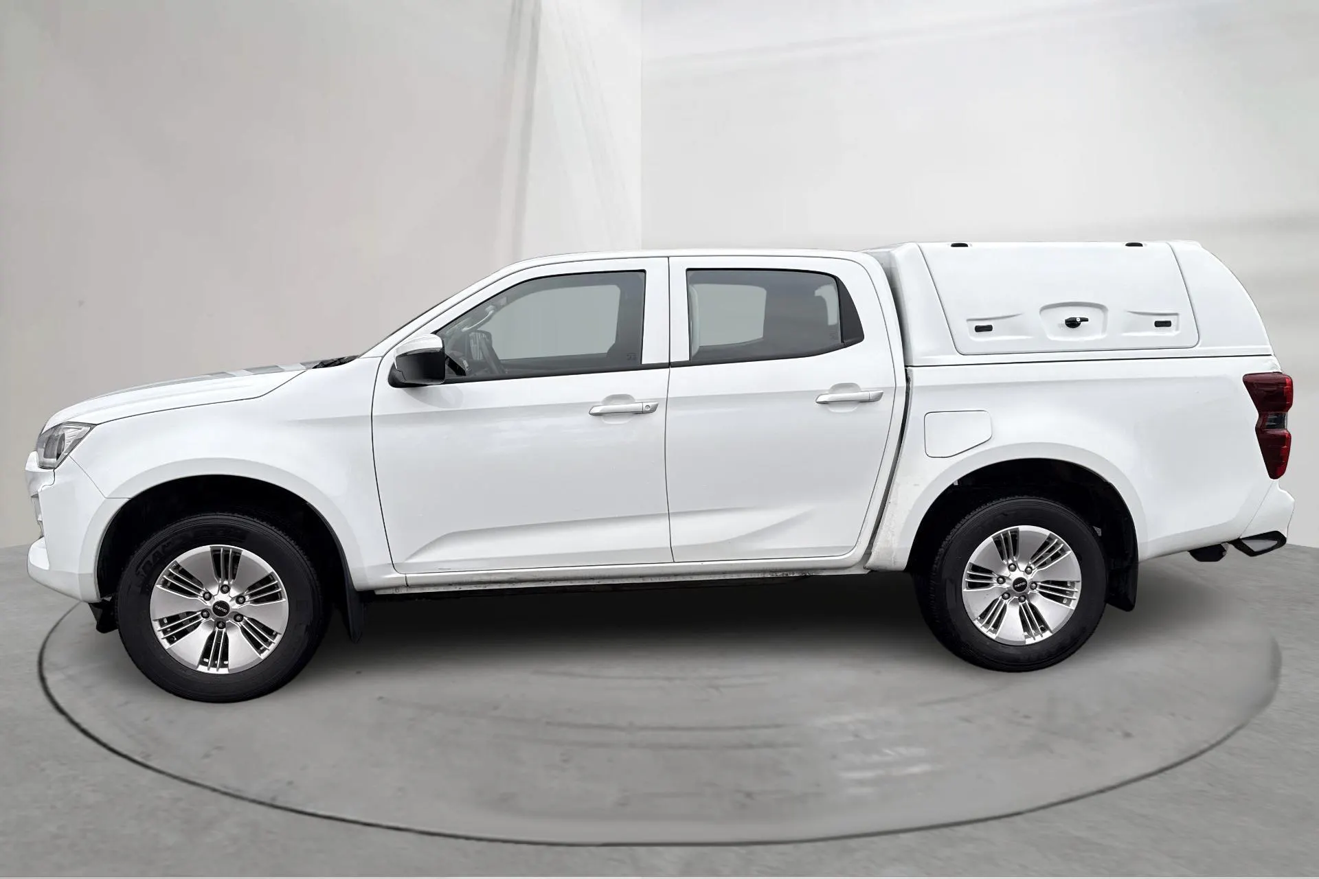 Presentation photo 2 of 14: Isuzu D-MAX 1.9 DDI CNG 4WD (164hk) - 55 580 km - Manual - white - 2023