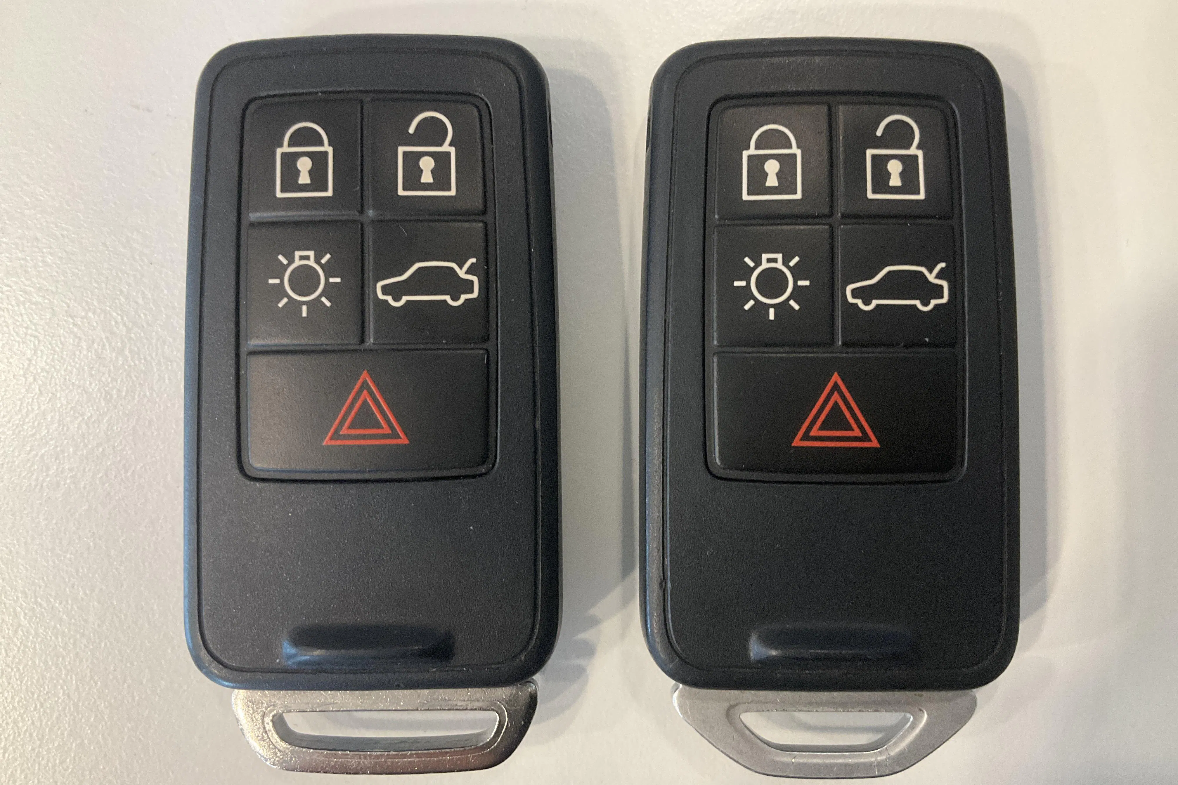 Presentationsfoto 17 av 17: Volvo V40 D2 (115hk) - 10 783 mil - Automat - röd - 2015