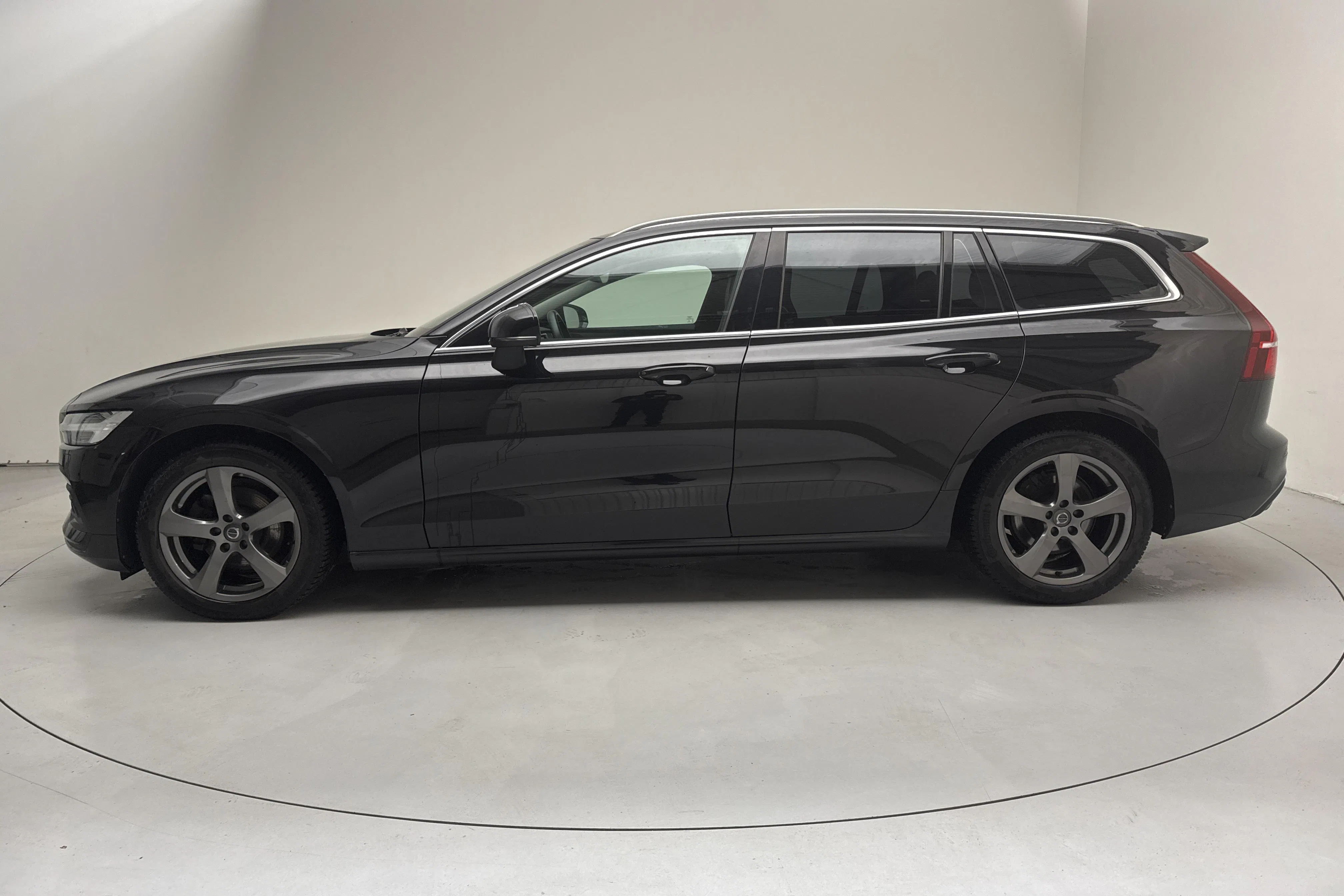 Presentation photo 2 of 14: Volvo V60 D4 (190hk) - 112 930 km - Manual - black - 2019