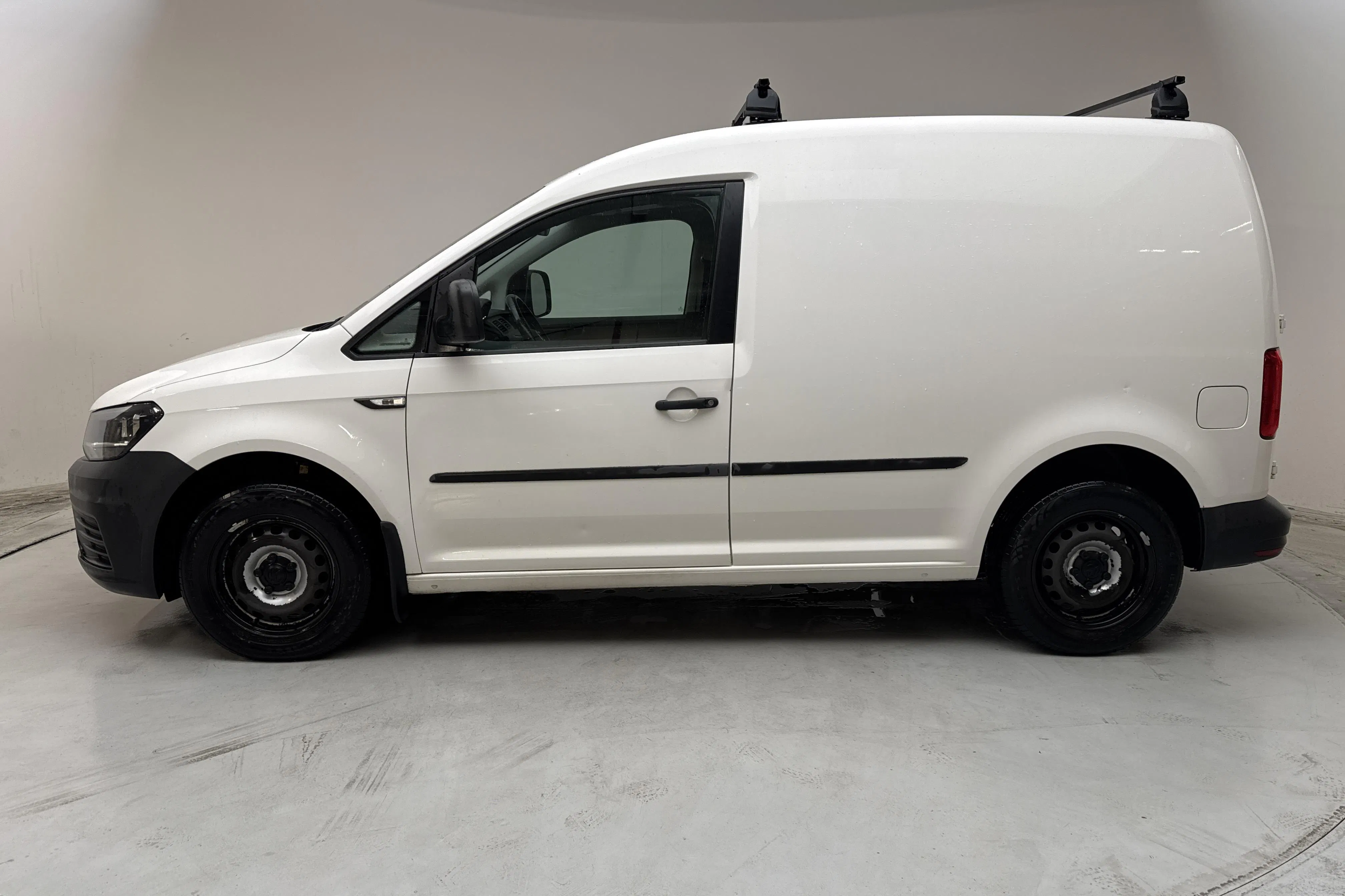 Presentationsfoto 2 av 12: VW Caddy 2.0 TDI Skåp (75hk) - 12 364 mil - Manuell - vit - 2016