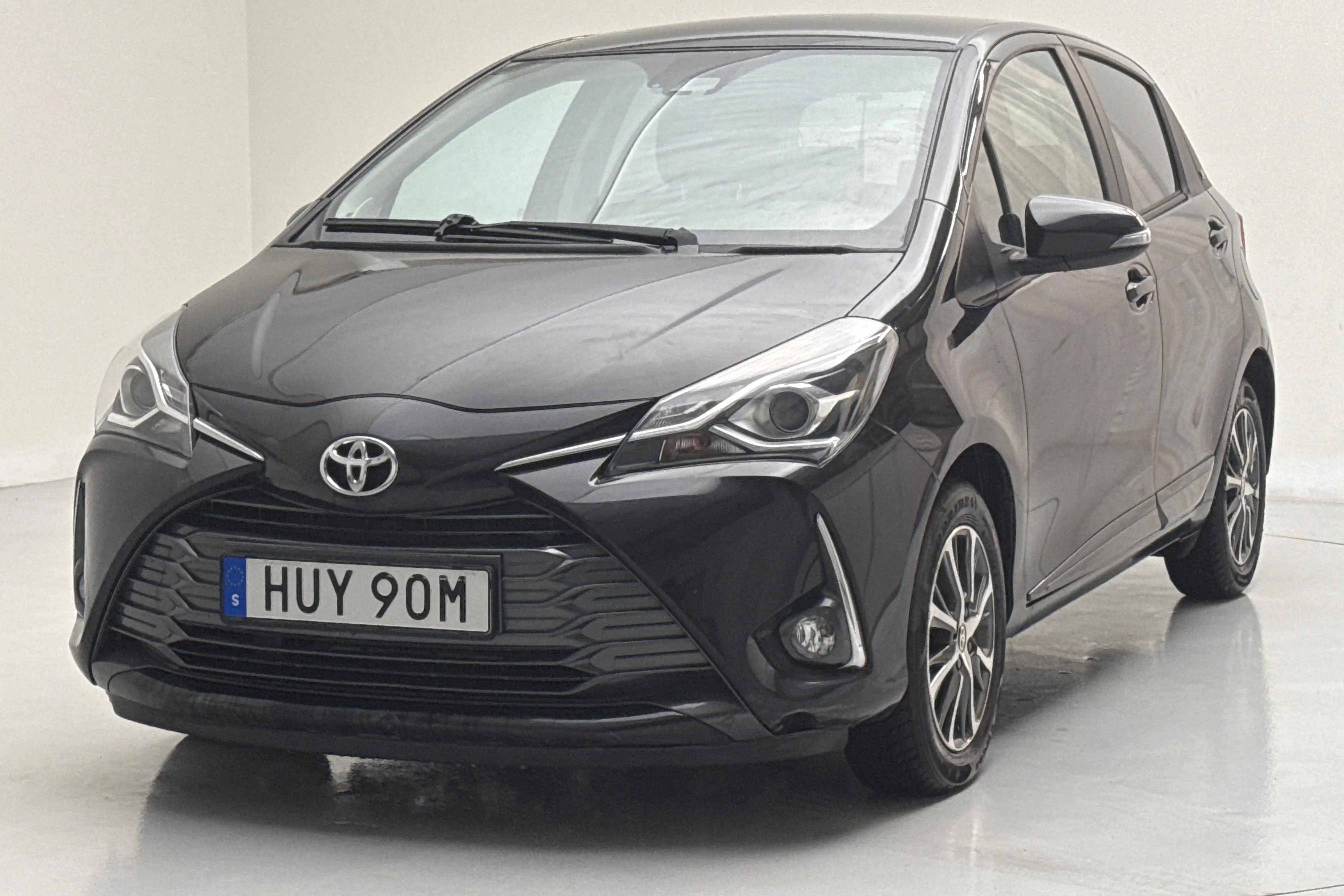 Presentationsfoto 1 av 13: Toyota Yaris 1.5 5dr (111hk) - 2 904 mil - Automat - svart - 2020