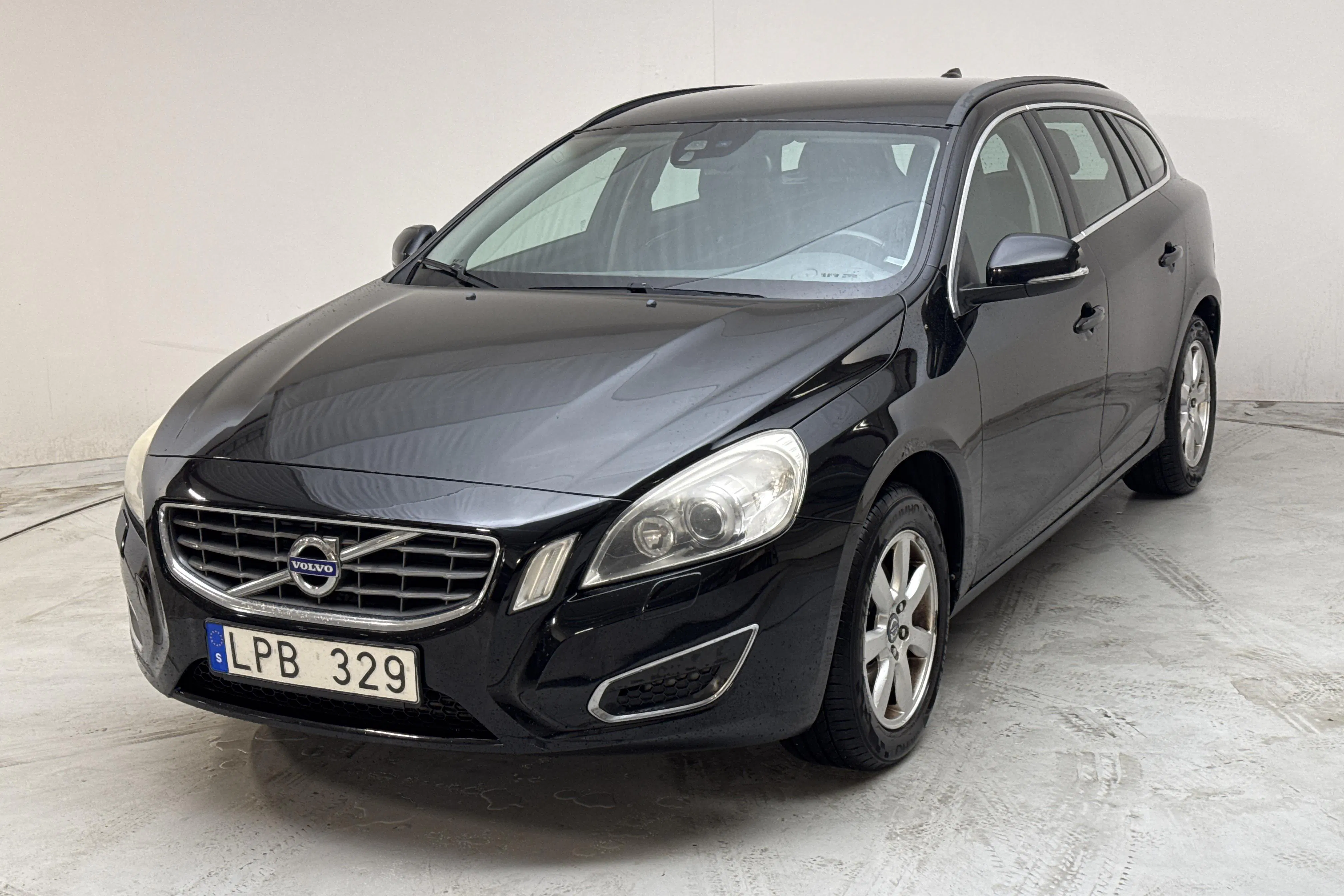 Presentation photo 1 of 13: Volvo V60 D3 (163hk) - 269 770 km - Manual - black - 2011