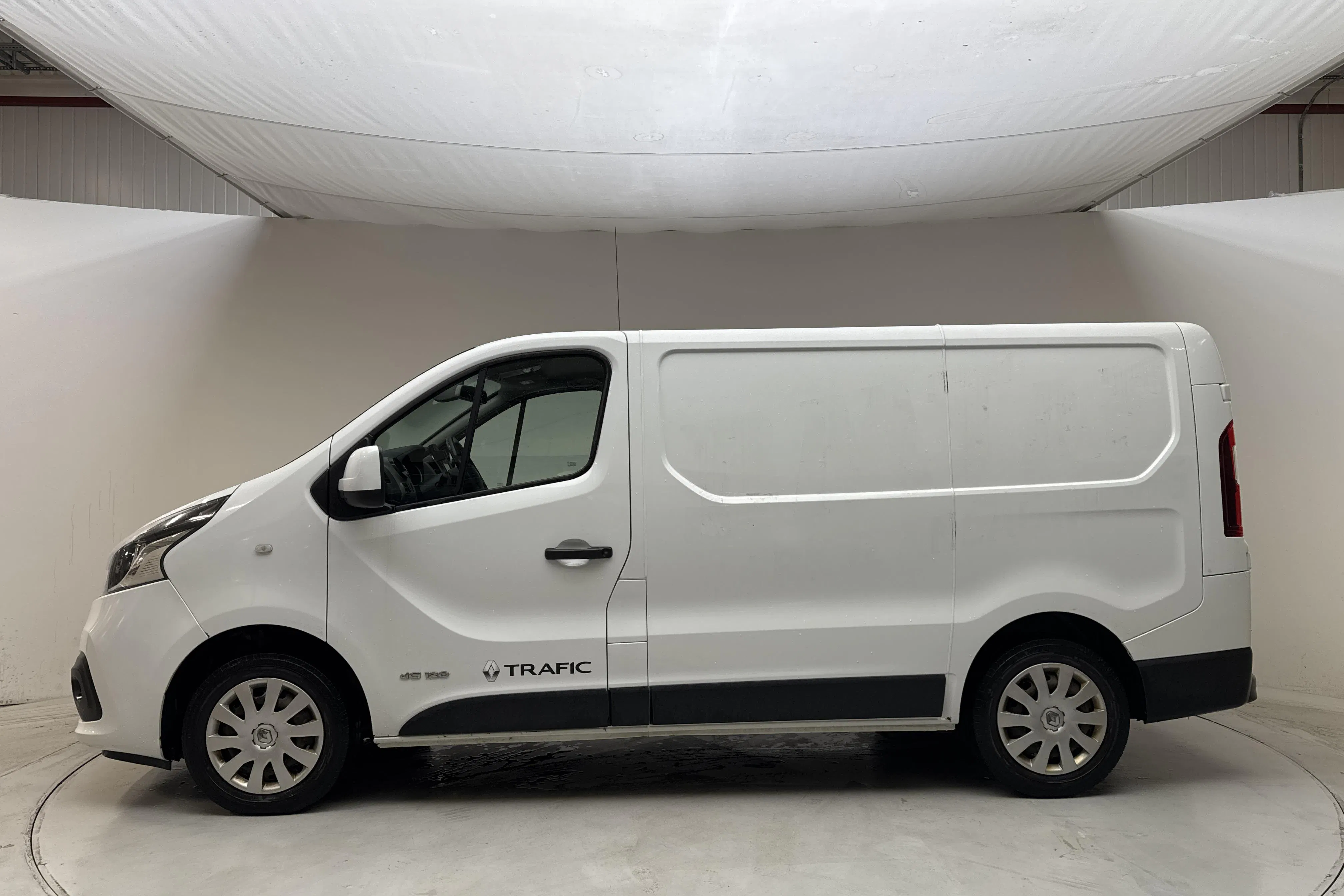 Presentationsfoto 2 av 14: Renault Trafic 1.6 dCi Skåp (120hk) - 14 757 mil - Manuell - vit - 2016