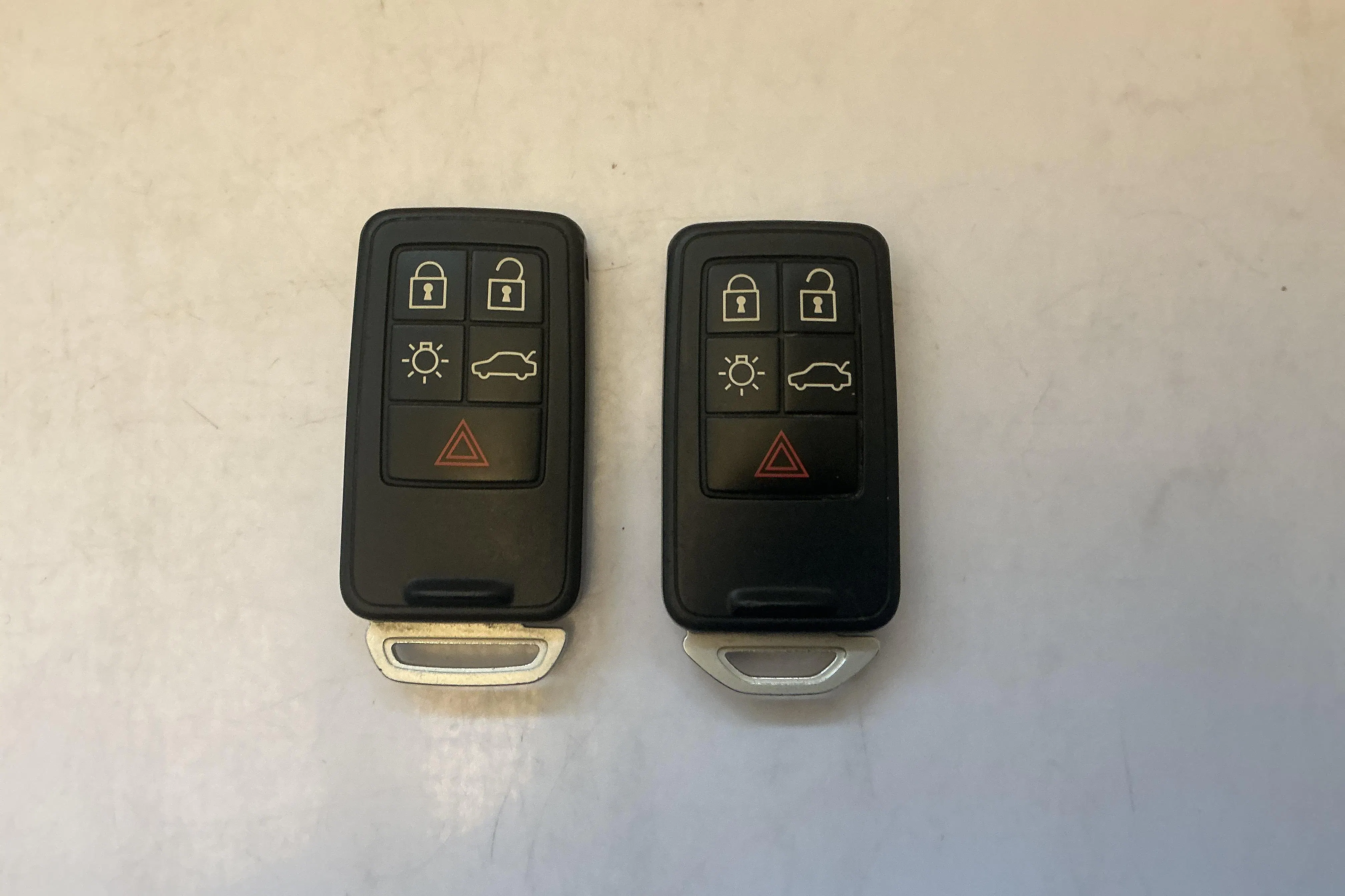 Presentationsfoto 15 av 15: Volvo V60 D4 (181hk) - 19 636 mil - Automat - röd - 2014