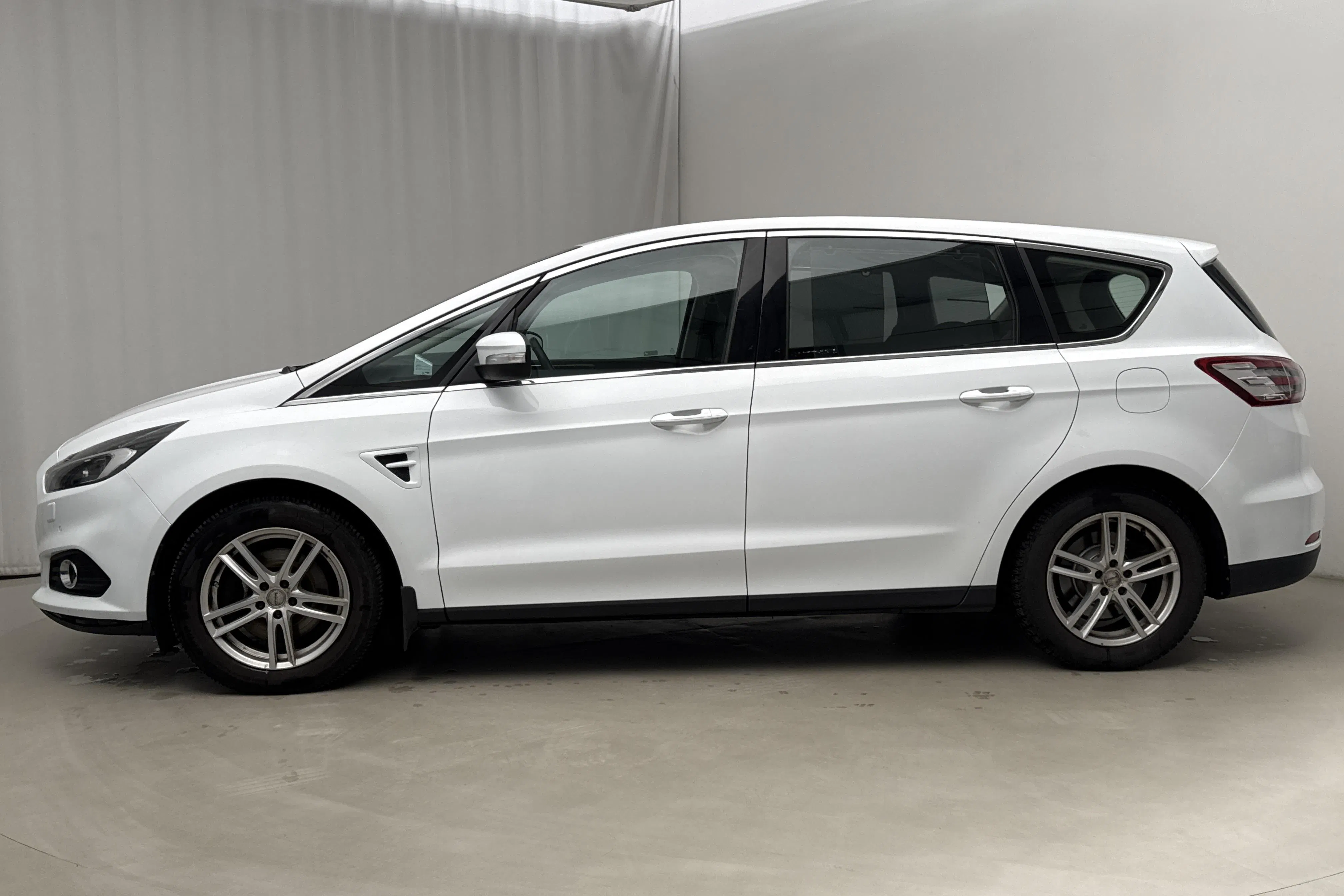 Presentation photo 2 of 21: Ford S-MAX 2.0 TDCi AWD (180hk) - 169 680 km - Automatic - white - 2016