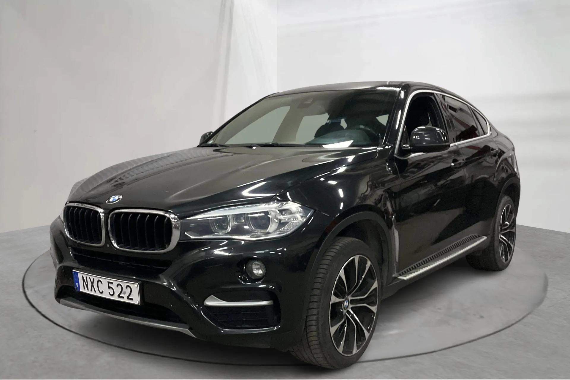 Presentationsfoto 1 av 23: BMW X6 xDrive 30d, F16 (258hk) - 19 891 mil - Automat - svart - 2016