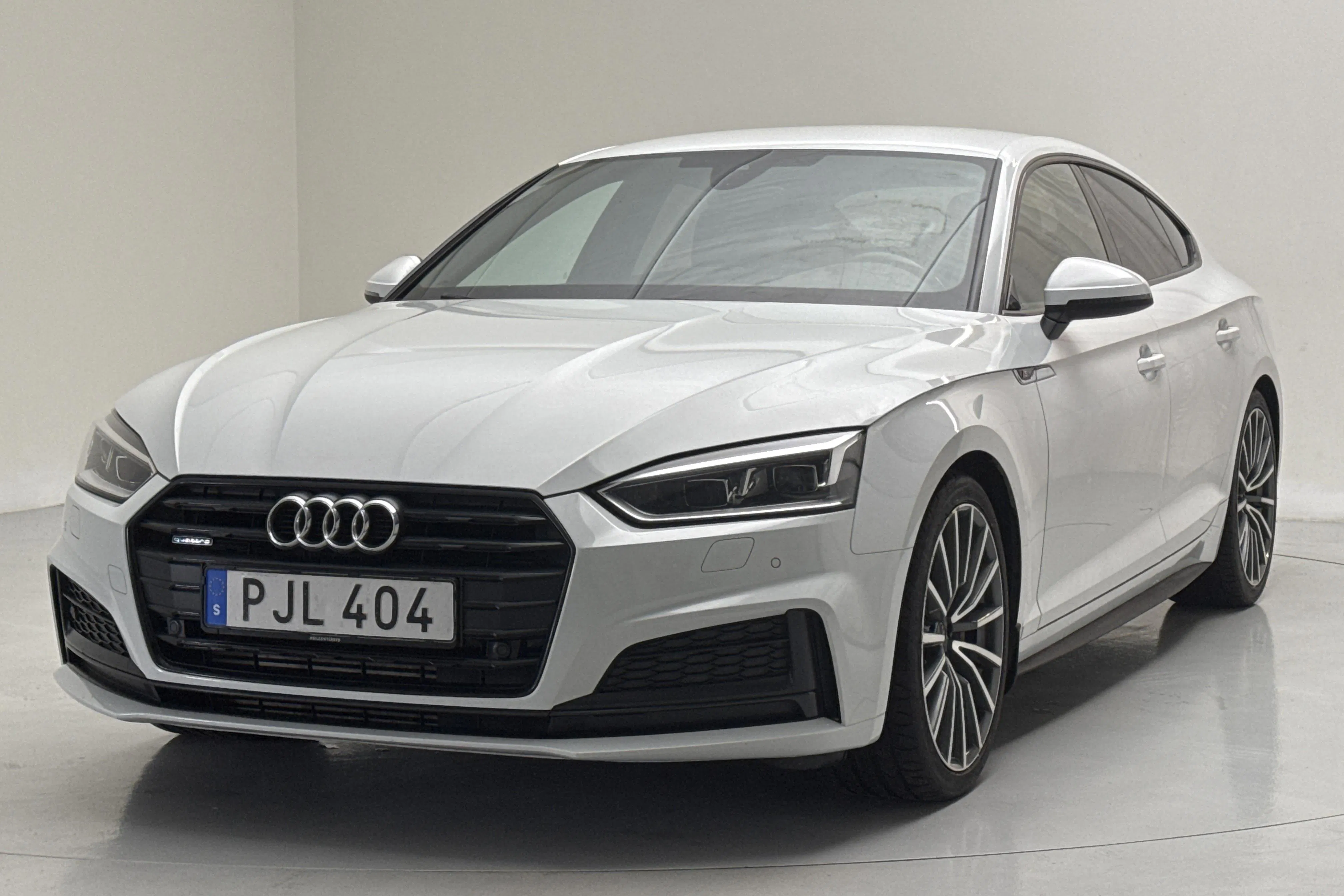 Presentationsfoto 1 av 13: Audi A5 2.0 TFSI Sportback quattro (252hk) - 19 115 mil - Automat - vit - 2017