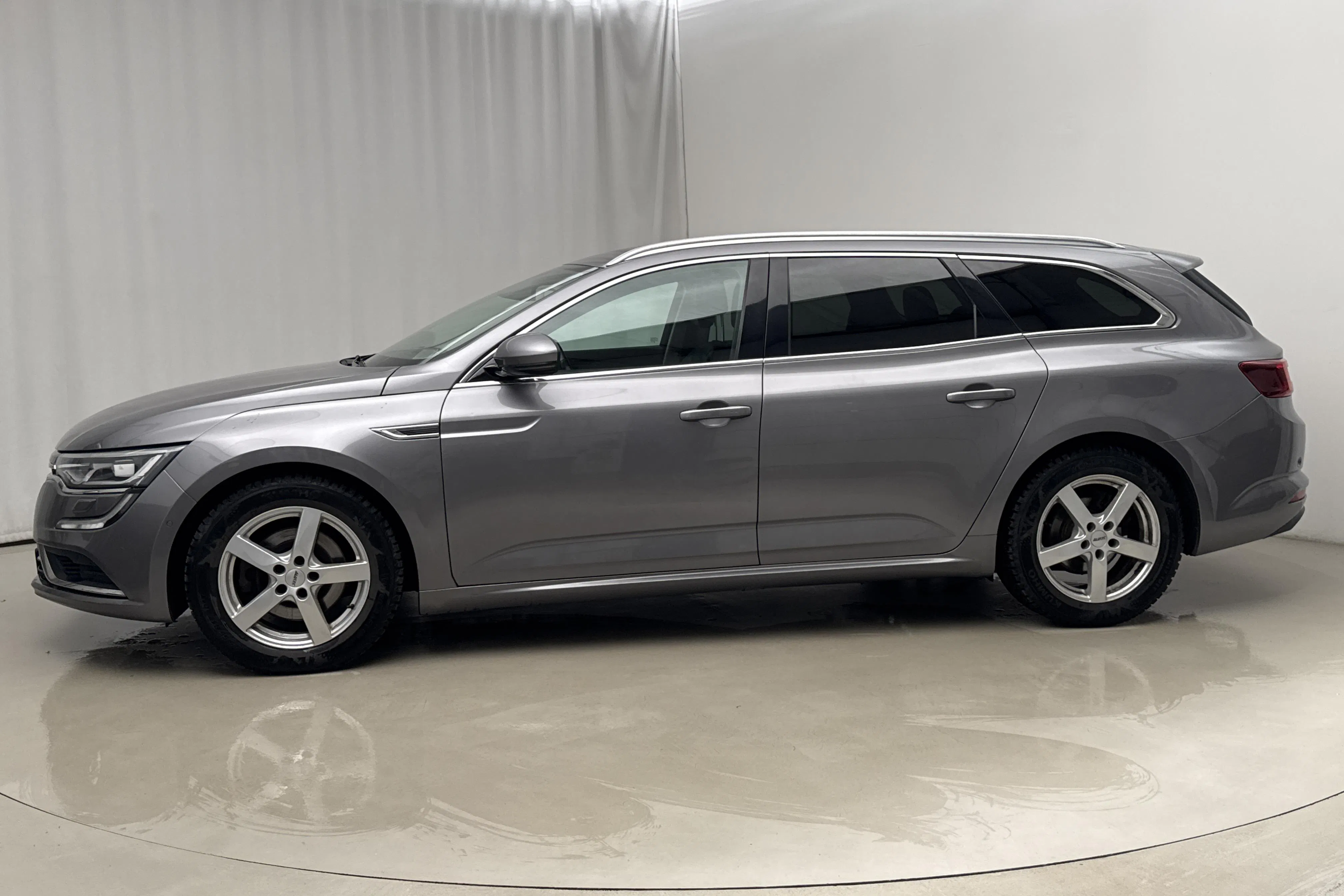 Presentationsfoto 2 av 18: Renault Talisman 1.6 dCi Kombi (160hk) - 13 954 mil - Automat - grå - 2017