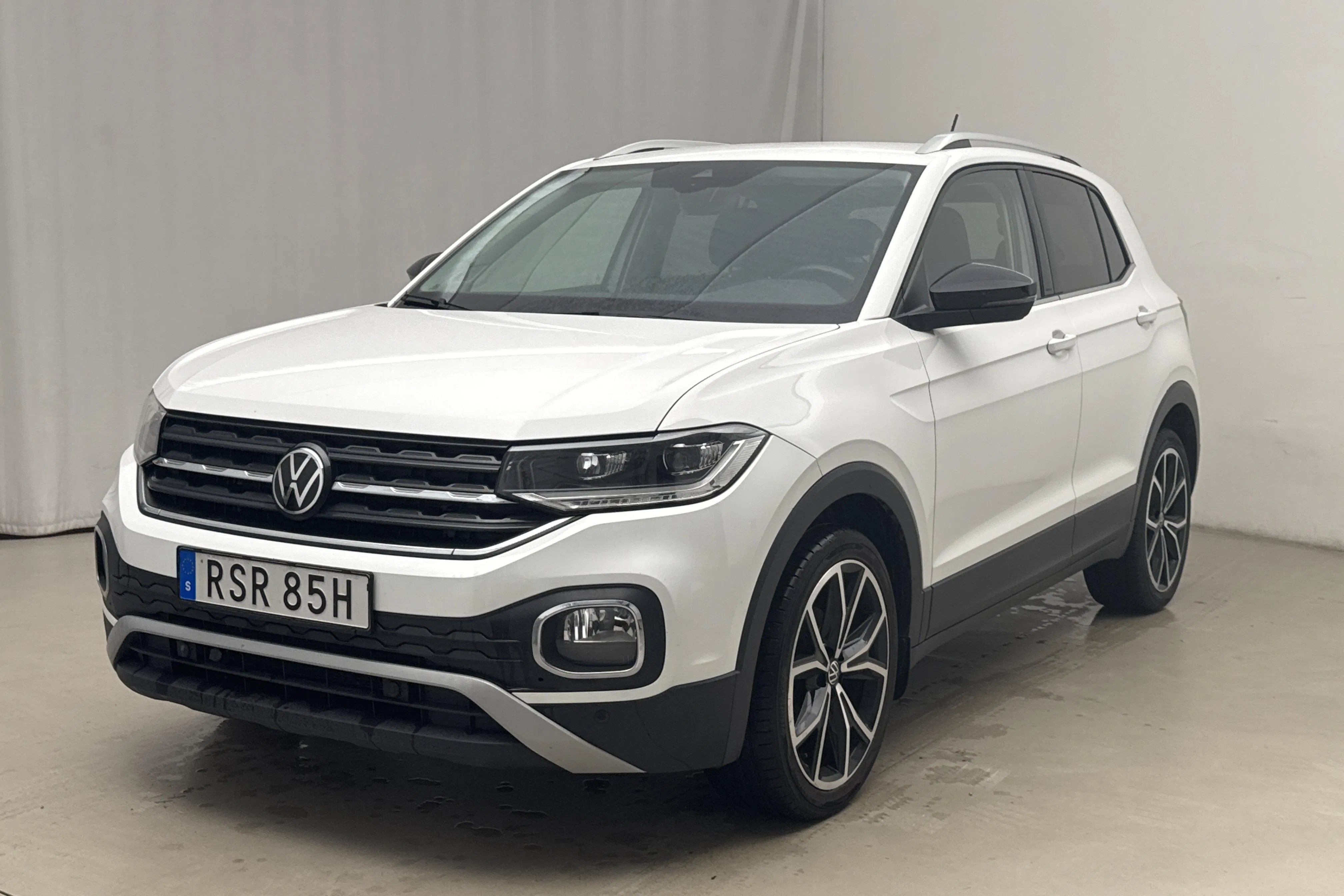 Presentationsfoto 1 av 14: VW T-Cross 1.0 TSI (110hk) - 7 529 mil - Automat - vit - 2021