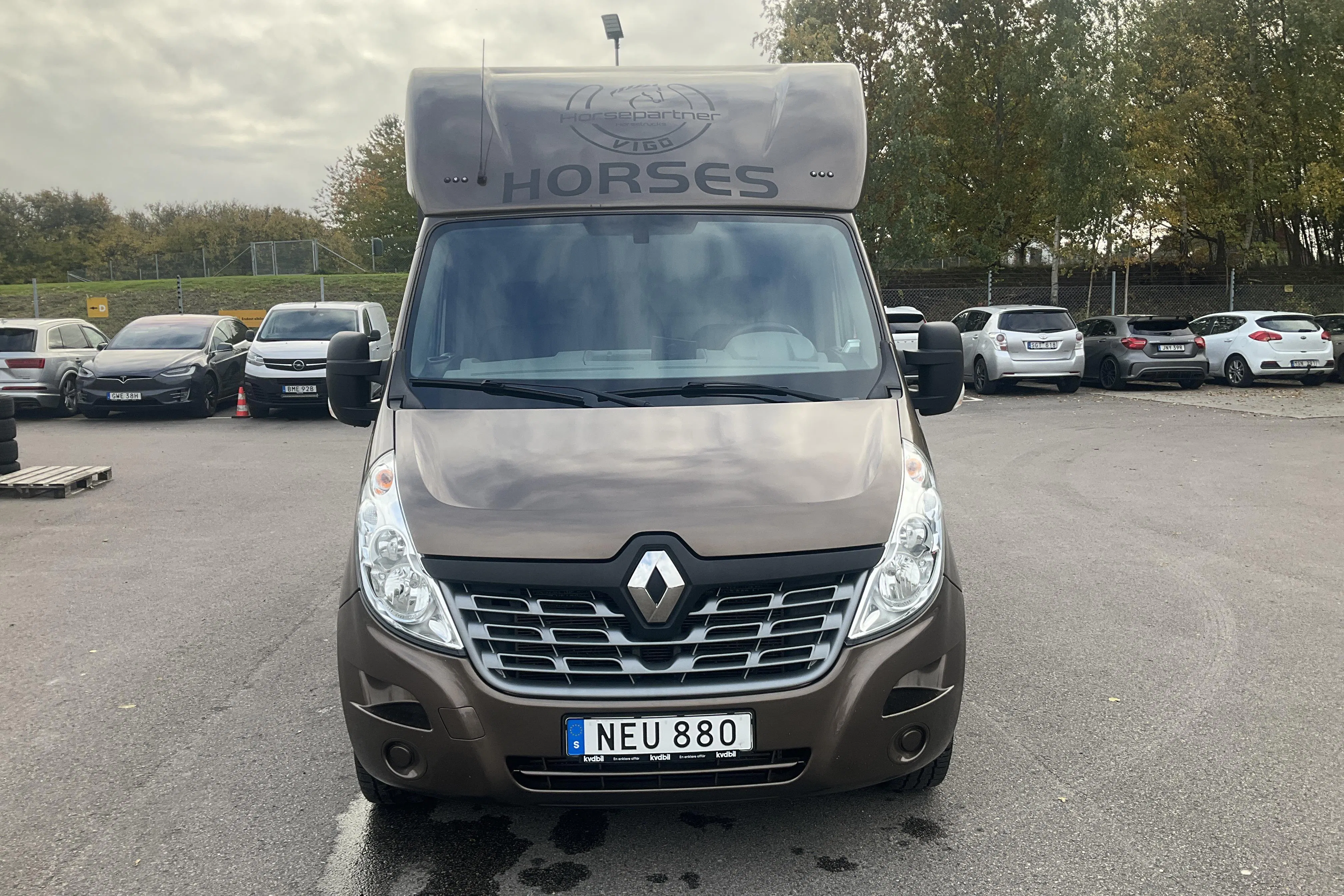 Presentationsfoto 2 av 22: Renault Master 2.3 dCi Horsepartner VIGO Hästtransport - 10 364 mil - Manuell - brun - 2016