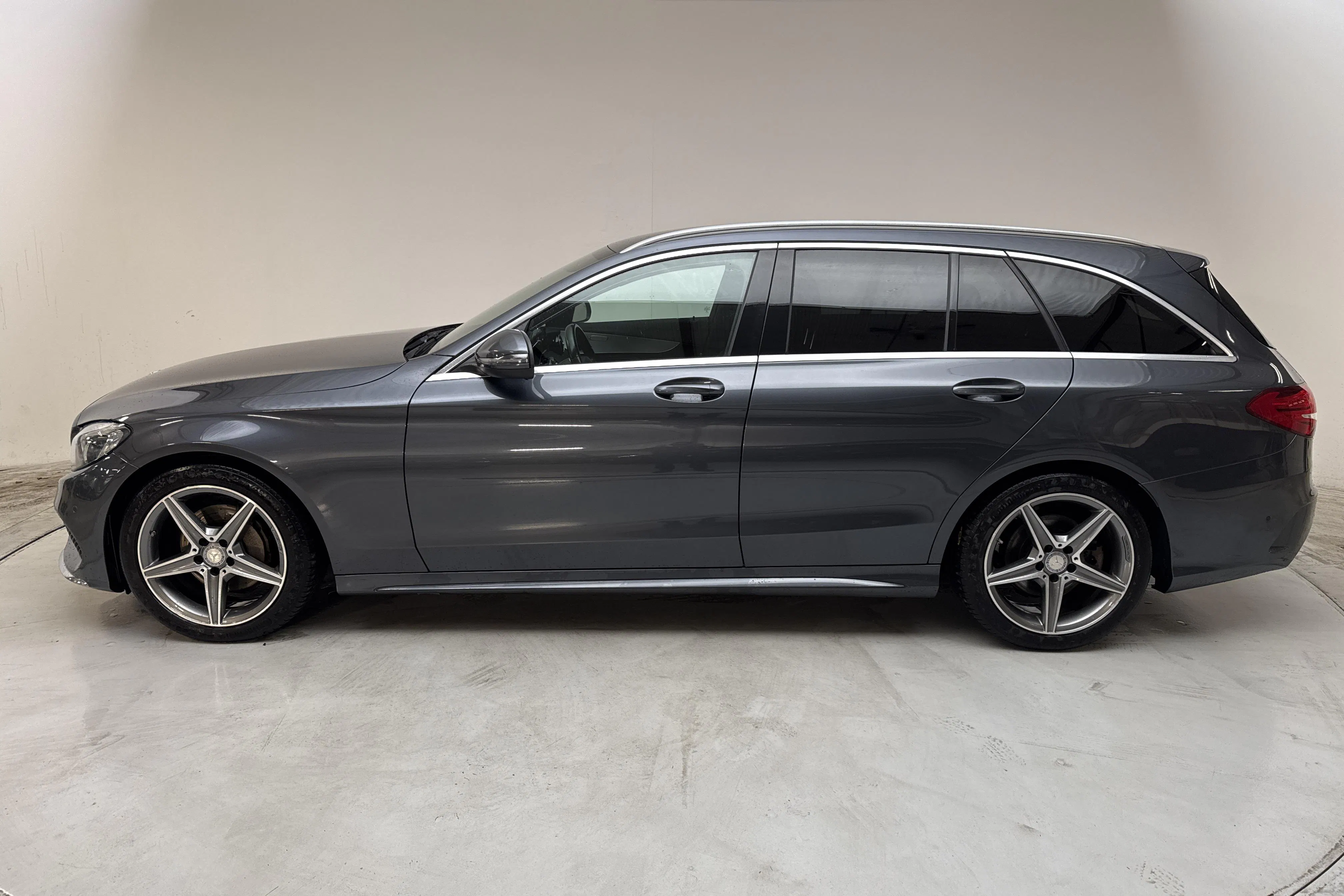 Presentation photo 2 of 13: Mercedes C 220 d Kombi S205 (170hk) - 101 090 km - Automatic - gray - 2016