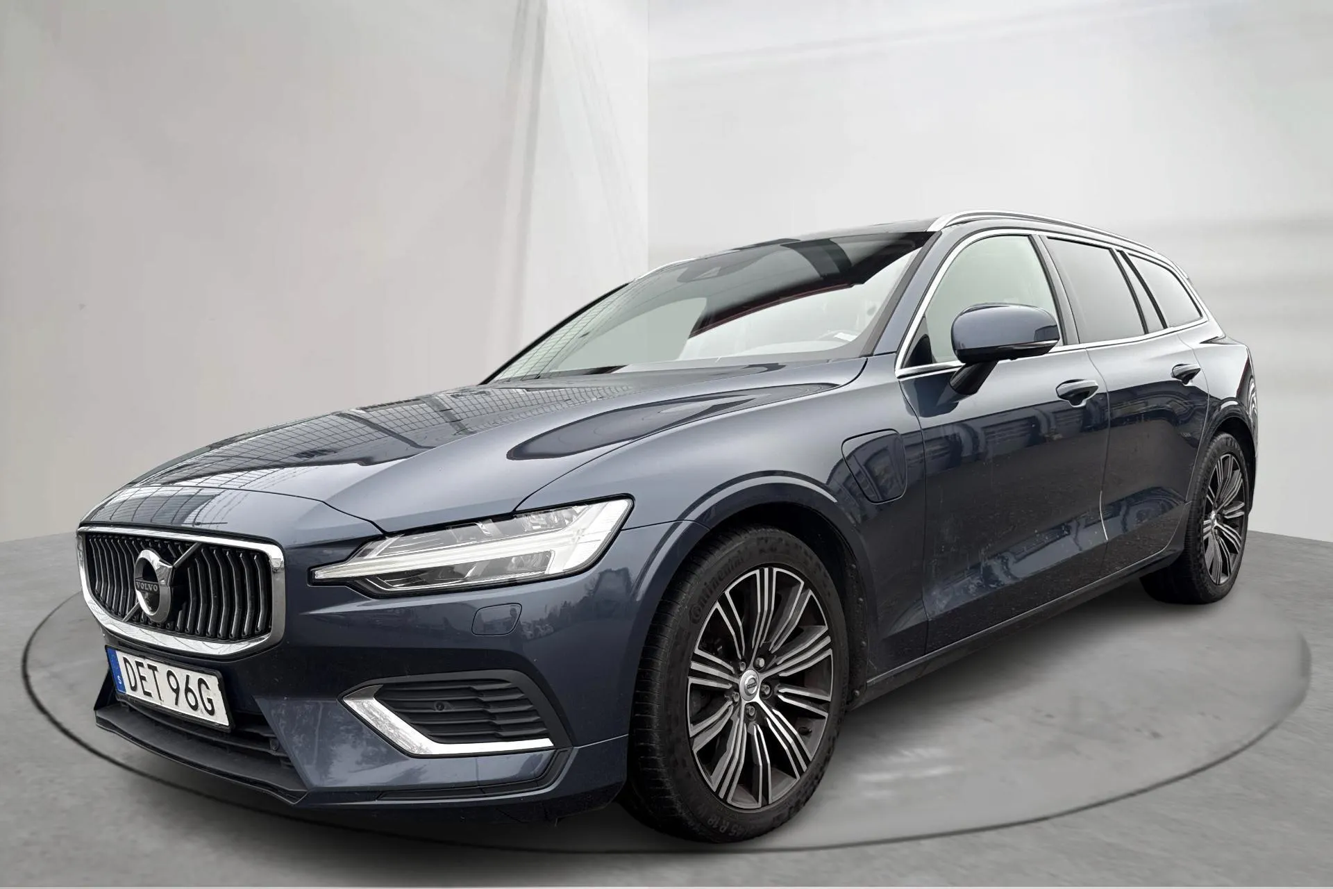 Presentation photo 1 of 22: Volvo V60 T6 AWD Twin Engine (340hk) - 121 000 km - Automatic - dark blue - 2020
