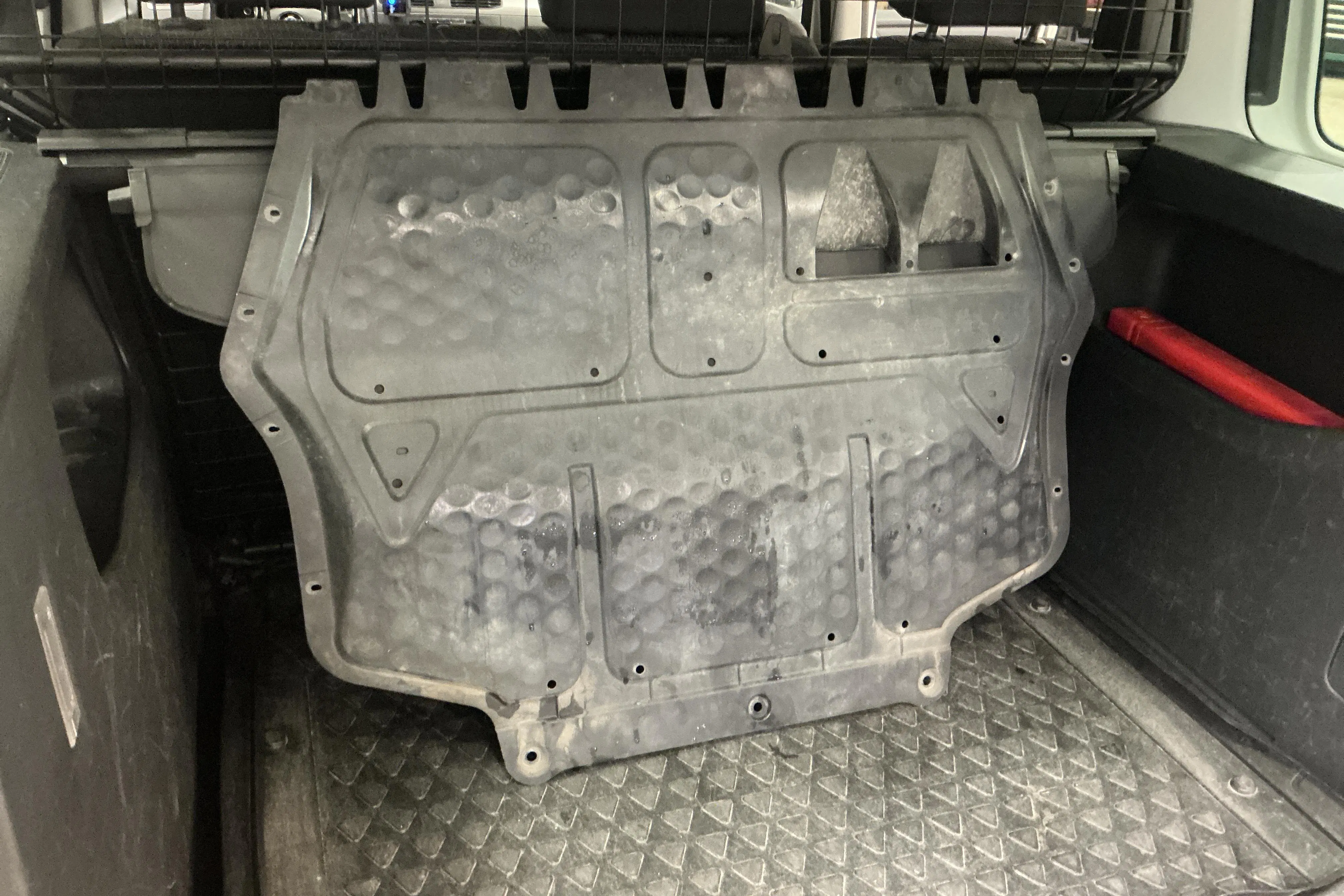 Presentationsfoto 14 av 14: VW Caddy kombi 2.0 TDI (102hk) - 17 853 mil - Automat - vit - 2018
