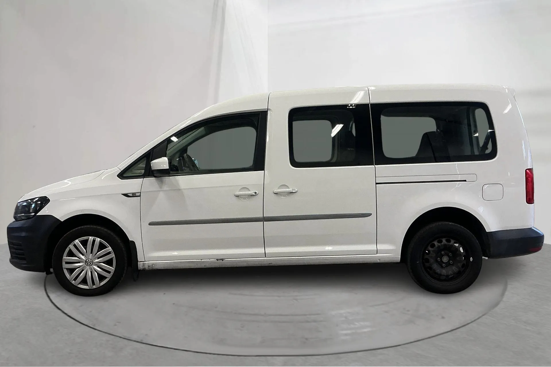 Presentationsfoto 2 av 14: VW Caddy Maxi Life 2.0 TDI (102hk) - 19 519 mil - Automat - vit - 2018