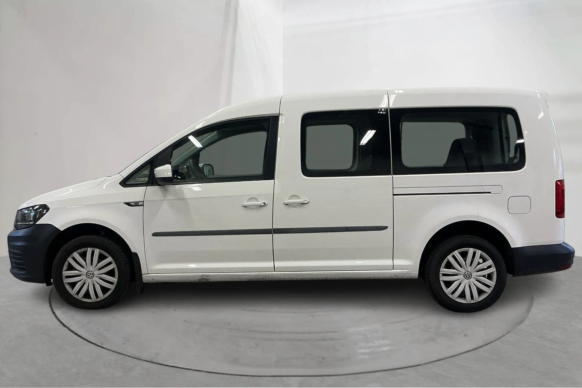 Presentationsfoto 2 av 15: VW Caddy Maxi Life 2.0 TDI (102hk) - 16 157 mil - Automat - vit - 2020