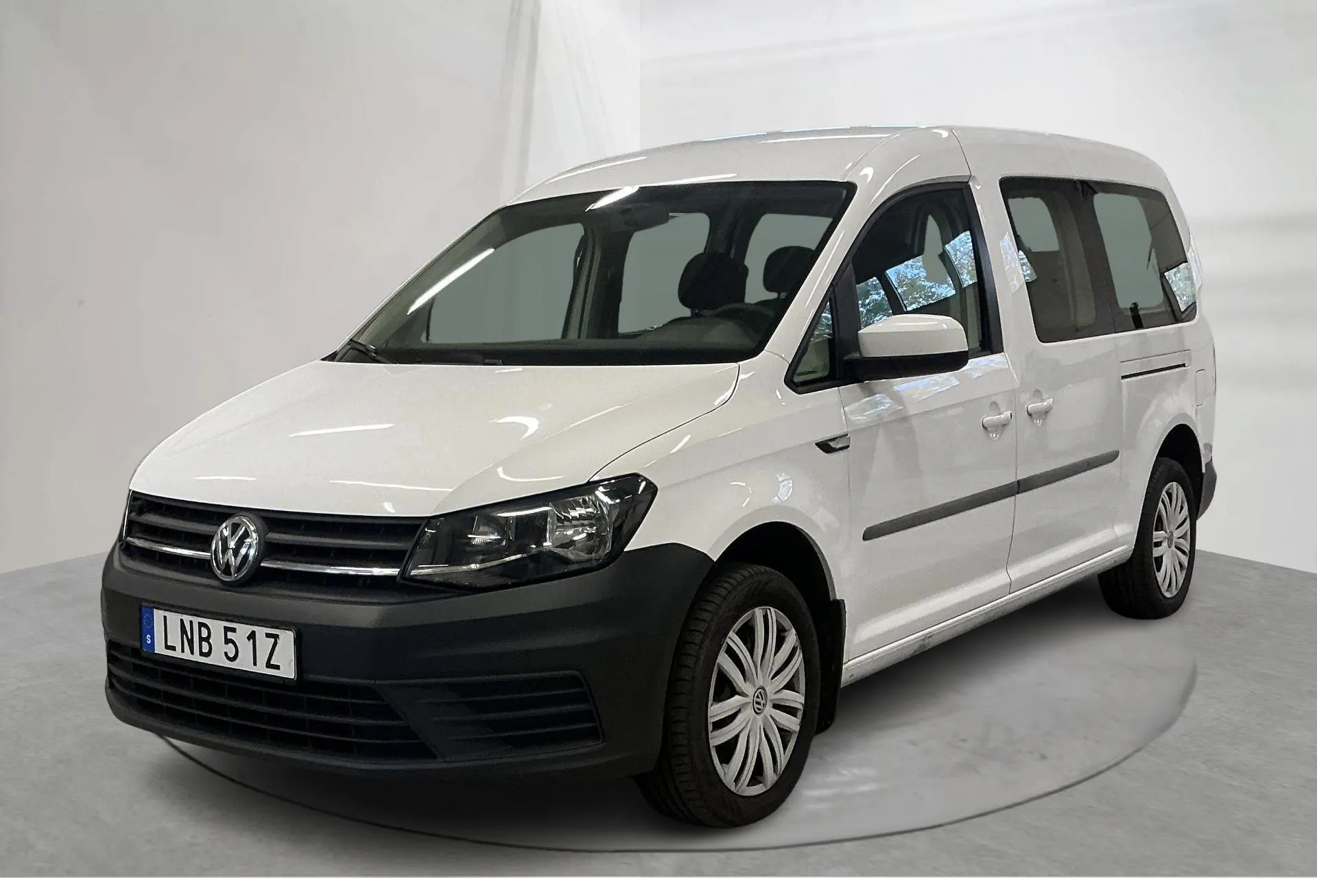 Presentationsfoto 1 av 15: VW Caddy Maxi Life 2.0 TDI (102hk) - 16 157 mil - Automat - vit - 2020