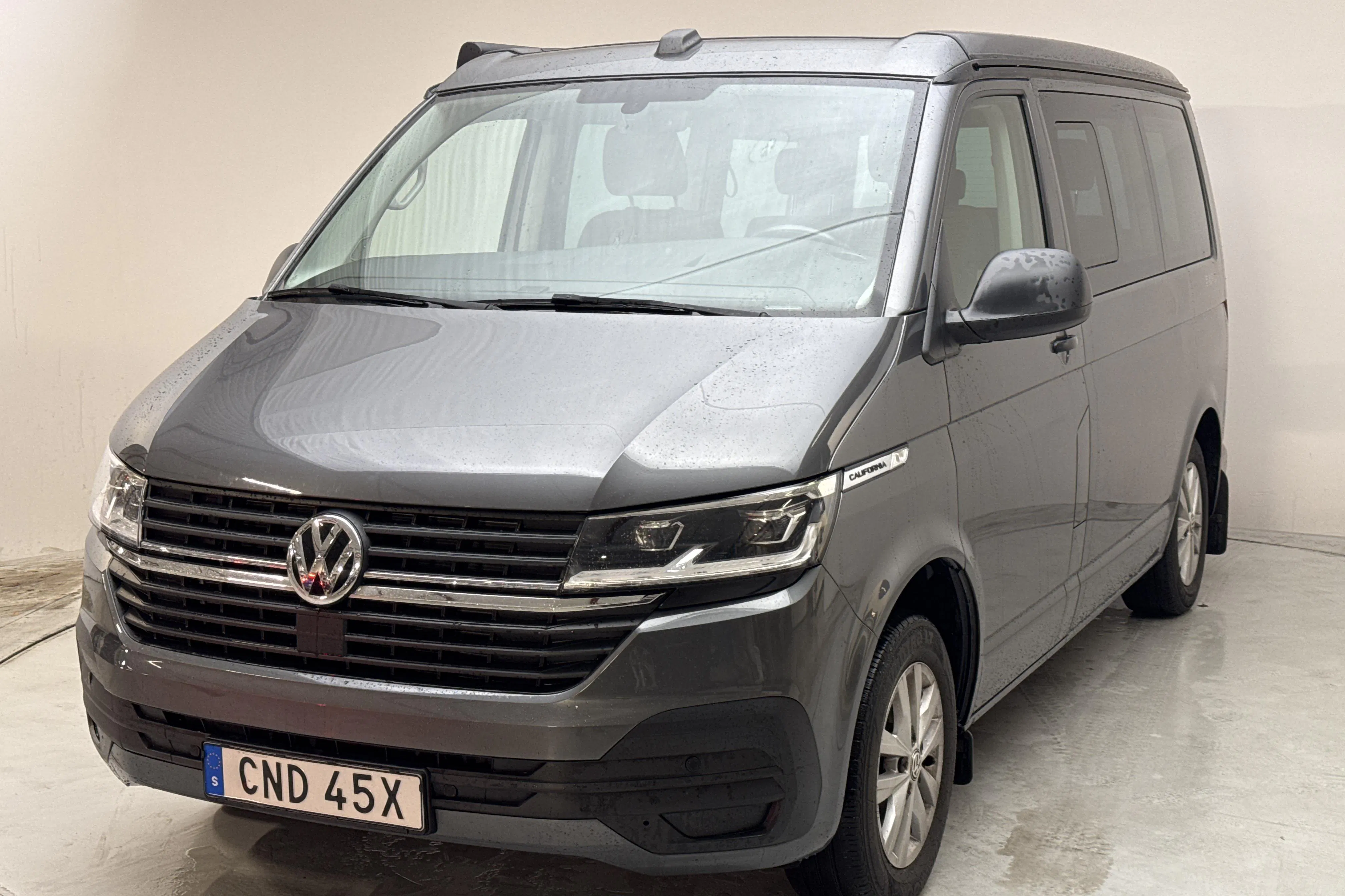 Presentation photo 1 of 23: VW 2.0 TDI DSG CALIFORNIA BEACH Campingbil - 102 200 km - Automatic - gray - 2022