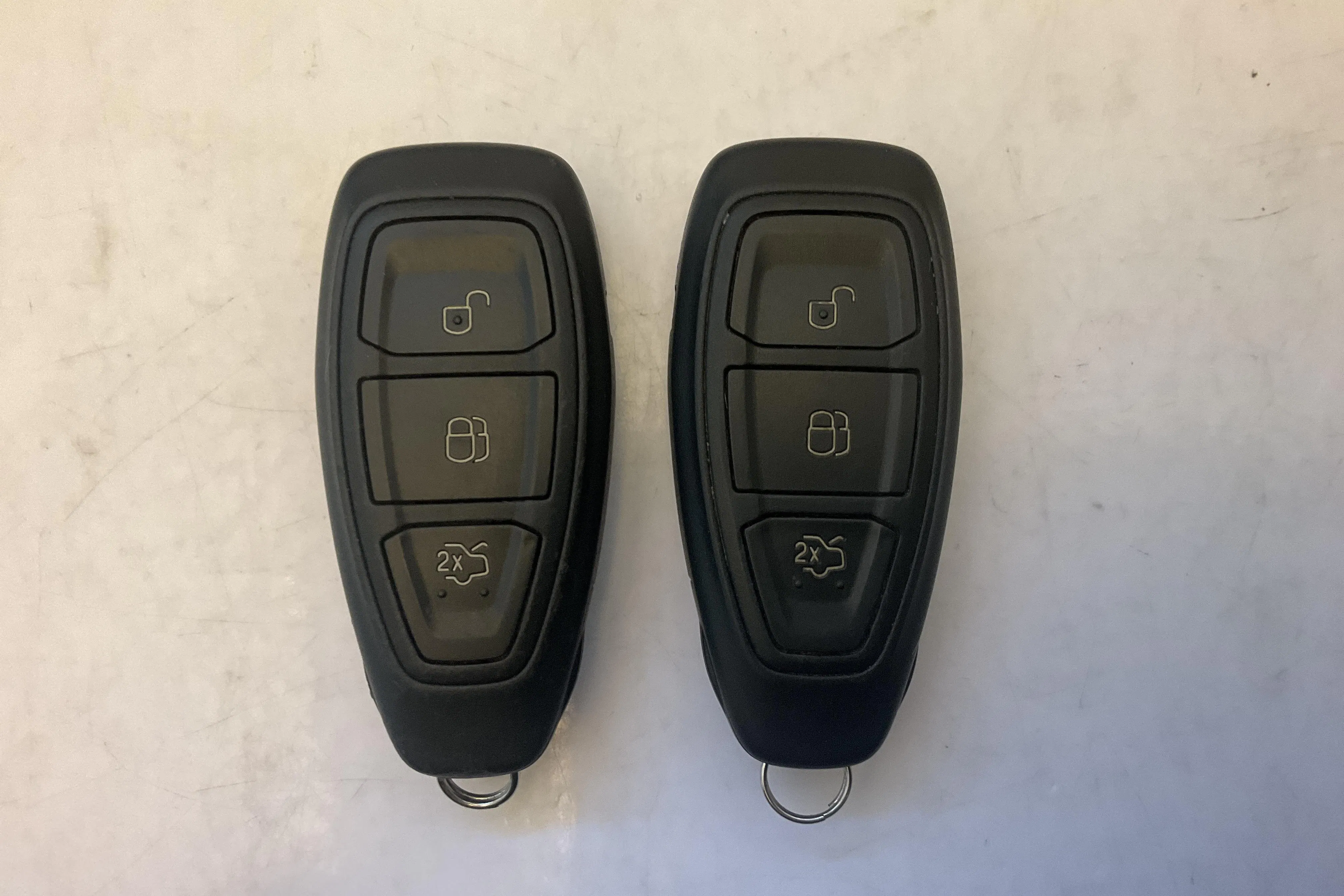 Presentationsfoto 14 av 14: Ford Kuga 2.0 TDCi AWD (180hk) - 18 978 mil - Automat - vit - 2017