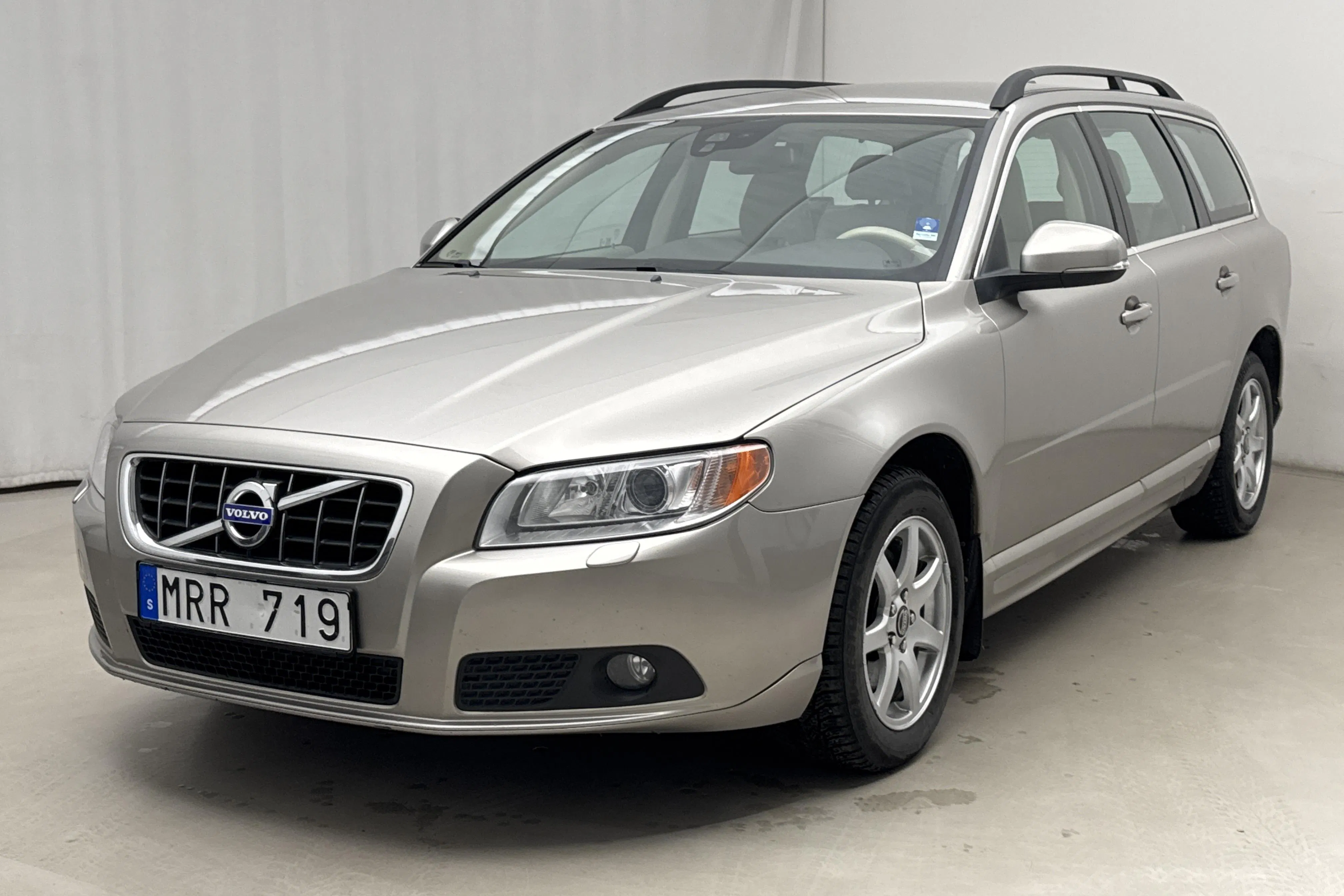Presentationsfoto 1 av 17: Volvo V70 II D3 (163hk) - 19 963 mil - Manuell - Ljusbrun - 2012
