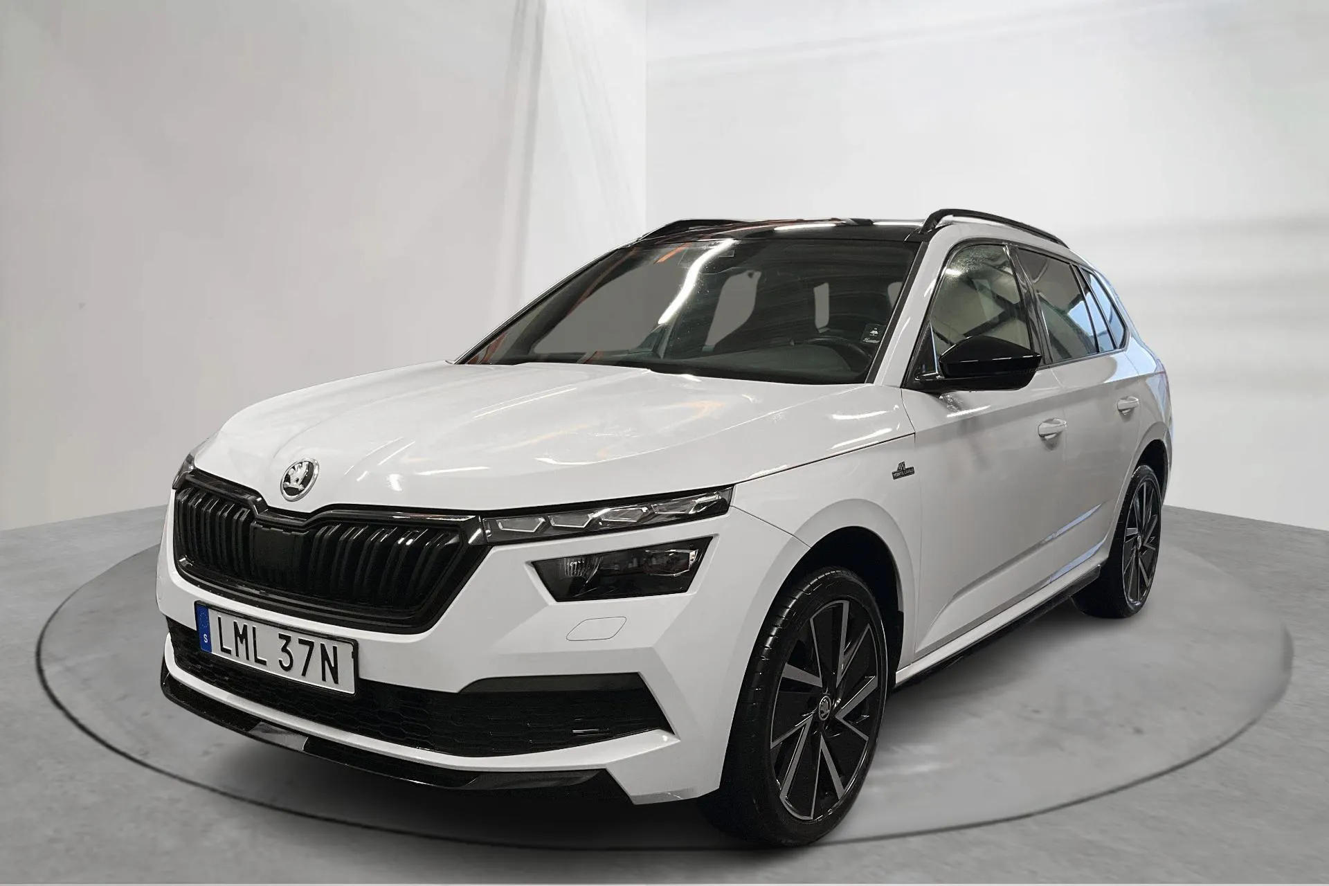 Presentationsfoto 1 av 17: Skoda Kamiq 1.0 TSI (110hk) - 7 028 mil - Automat - vit - 2023